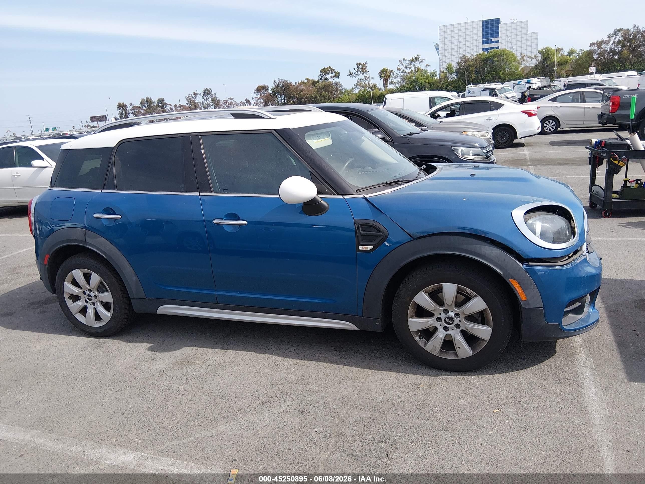 2017 Mini Countryman Cooper Blue vin: WMZYS7C35H3E07143