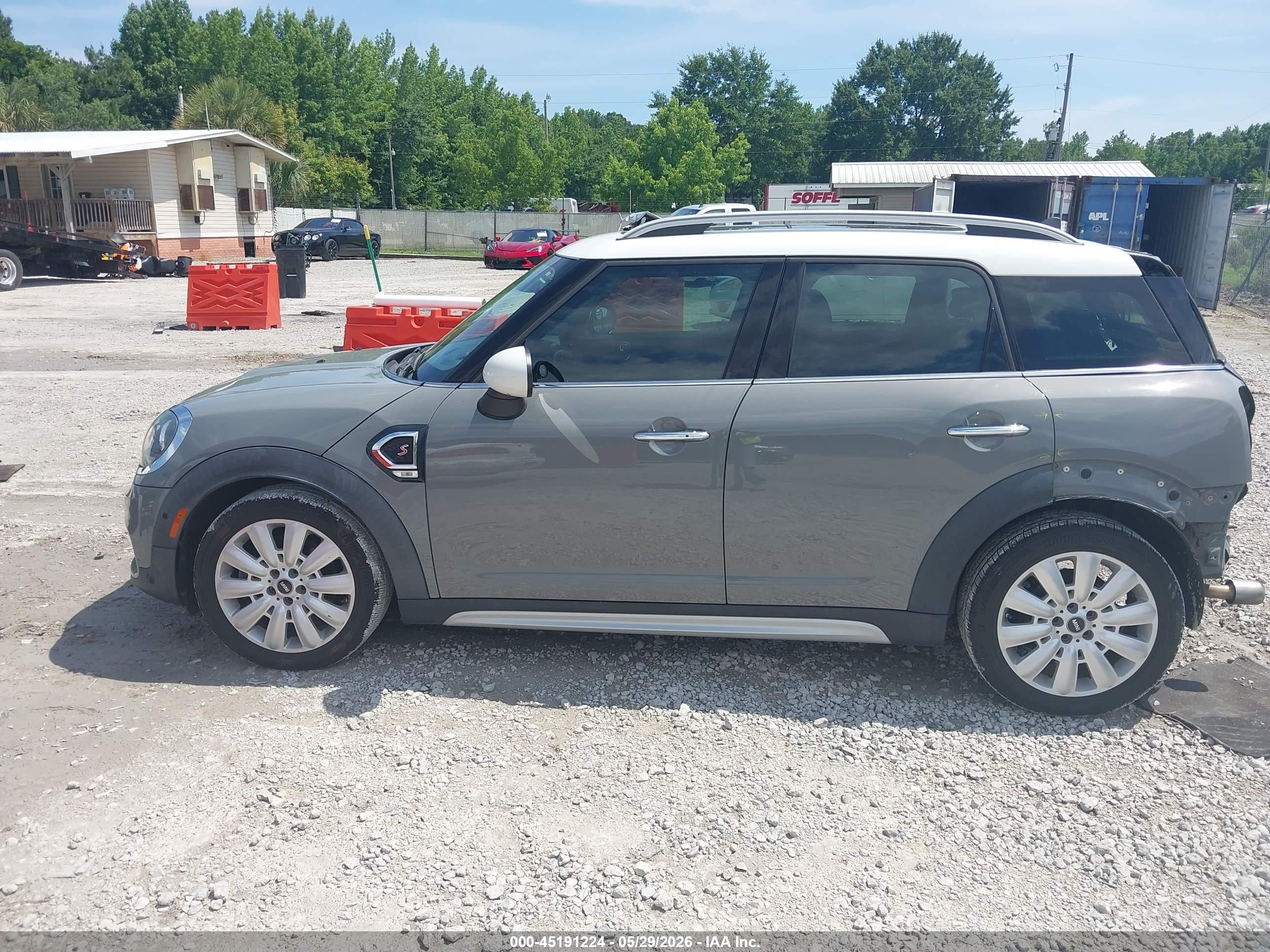 2019 Mini Countryman Cooper S Gray vin: WMZYT3C54K3E94323