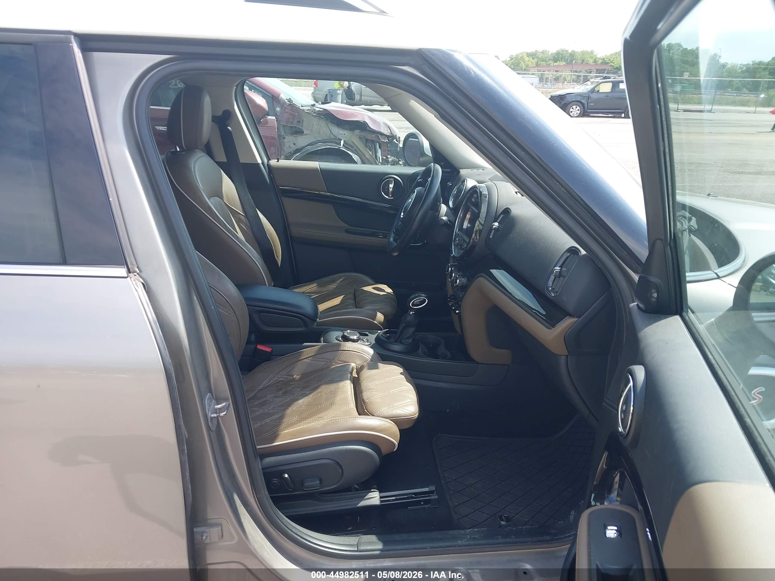 2018 Mini Countryman Cooper S Champagne vin: WMZYT5C33J3E62407