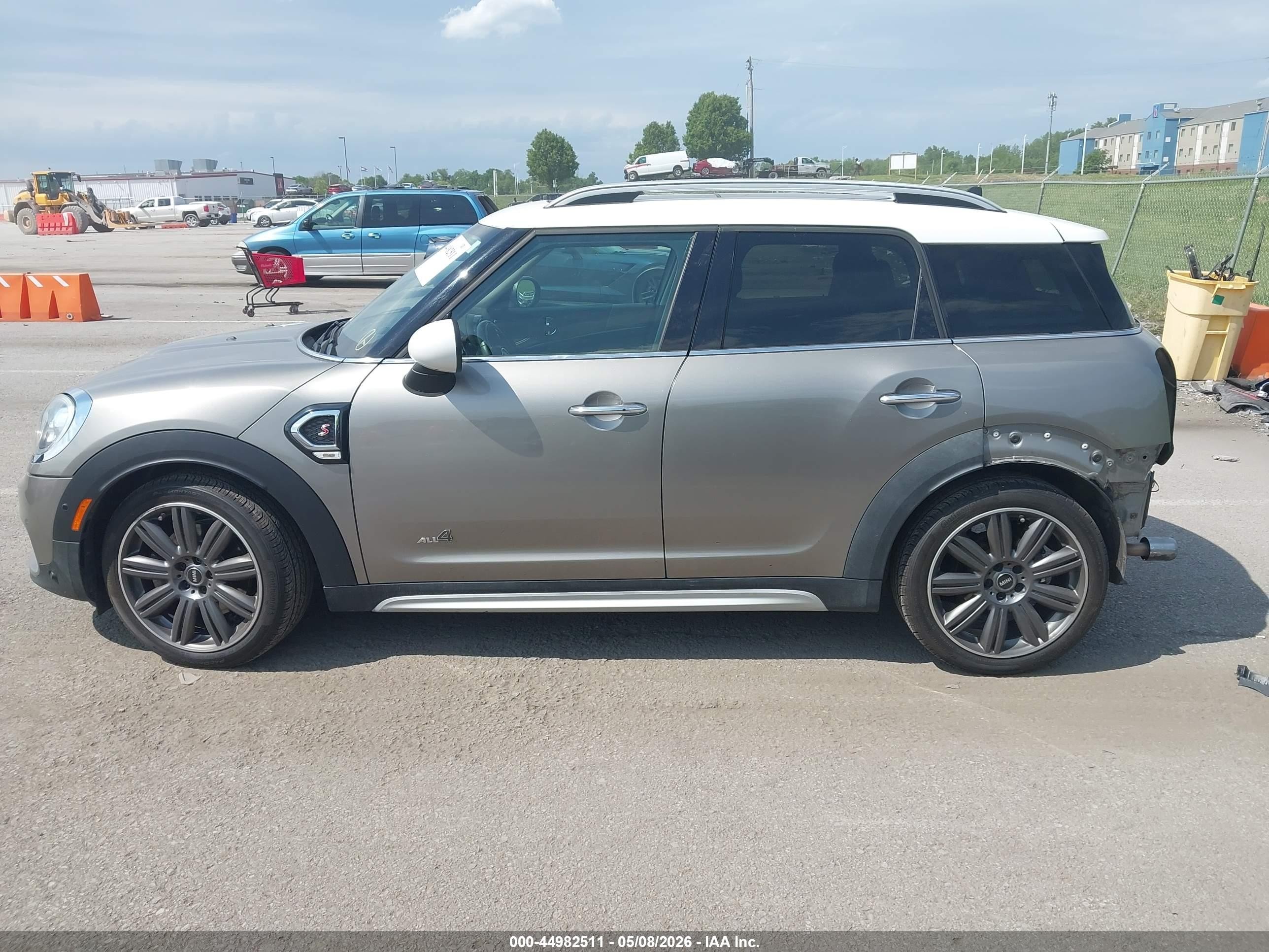 2018 Mini Countryman Cooper S Champagne vin: WMZYT5C33J3E62407