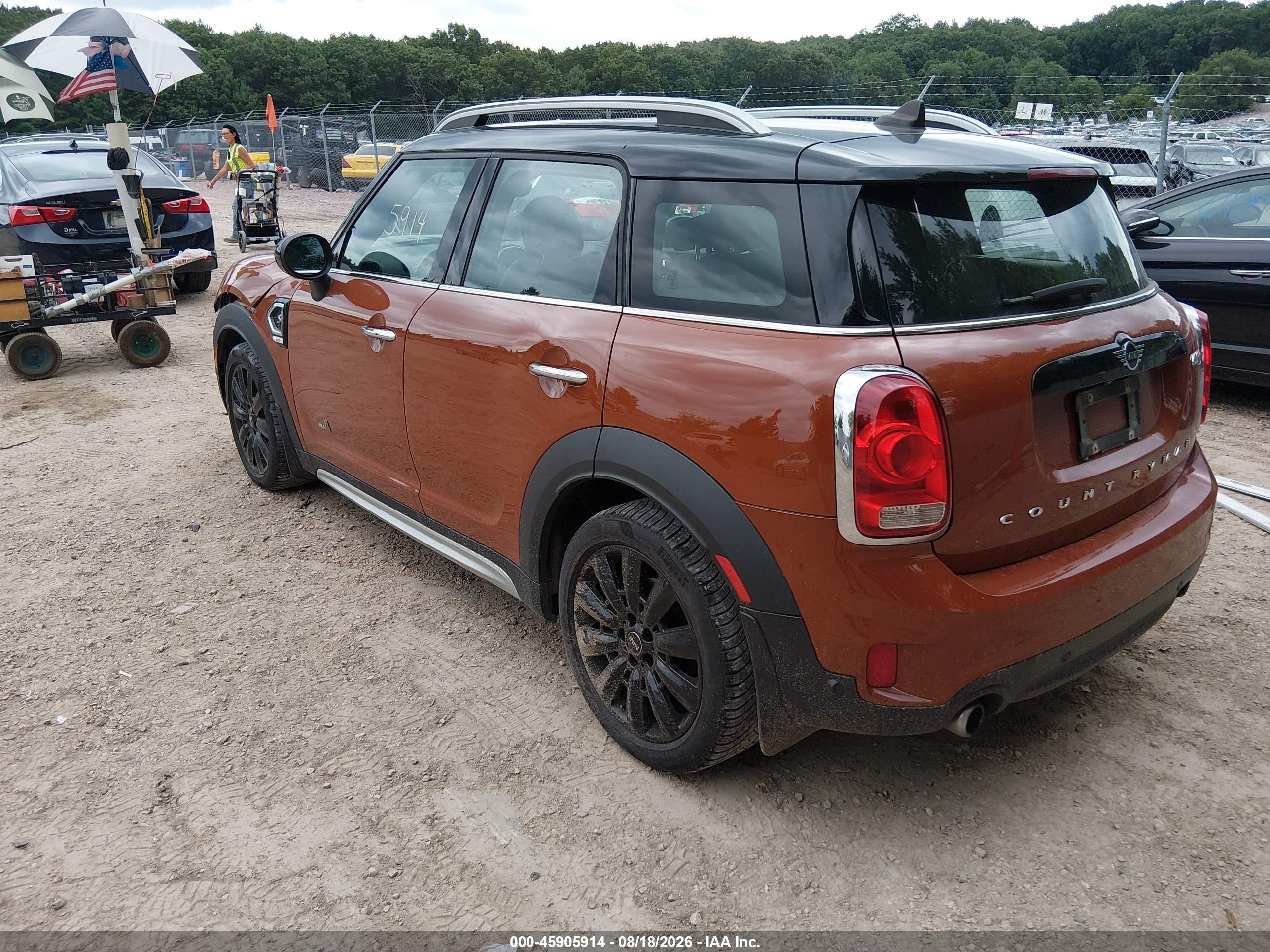2019 Mini Countryman Cooper S Brown vin: WMZYT5C51K3G92305