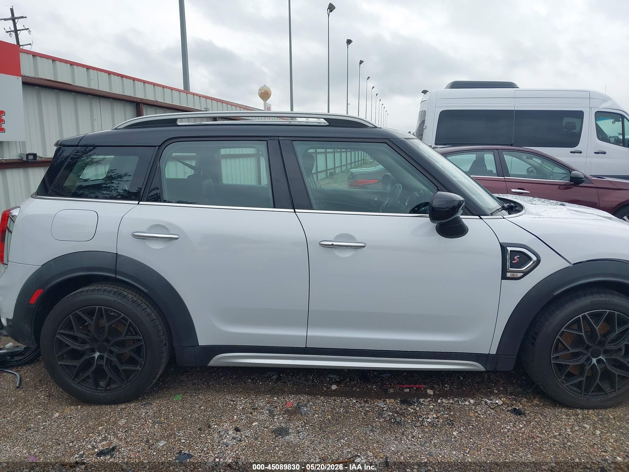 2020 Mini Countryman Cooper S White vin: WMZYW7C05L3M08809