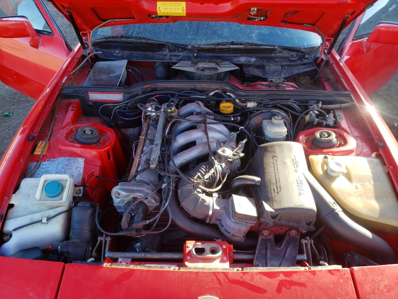 1988 Porsche 924 S Red vin: WP0AA0922JN451523