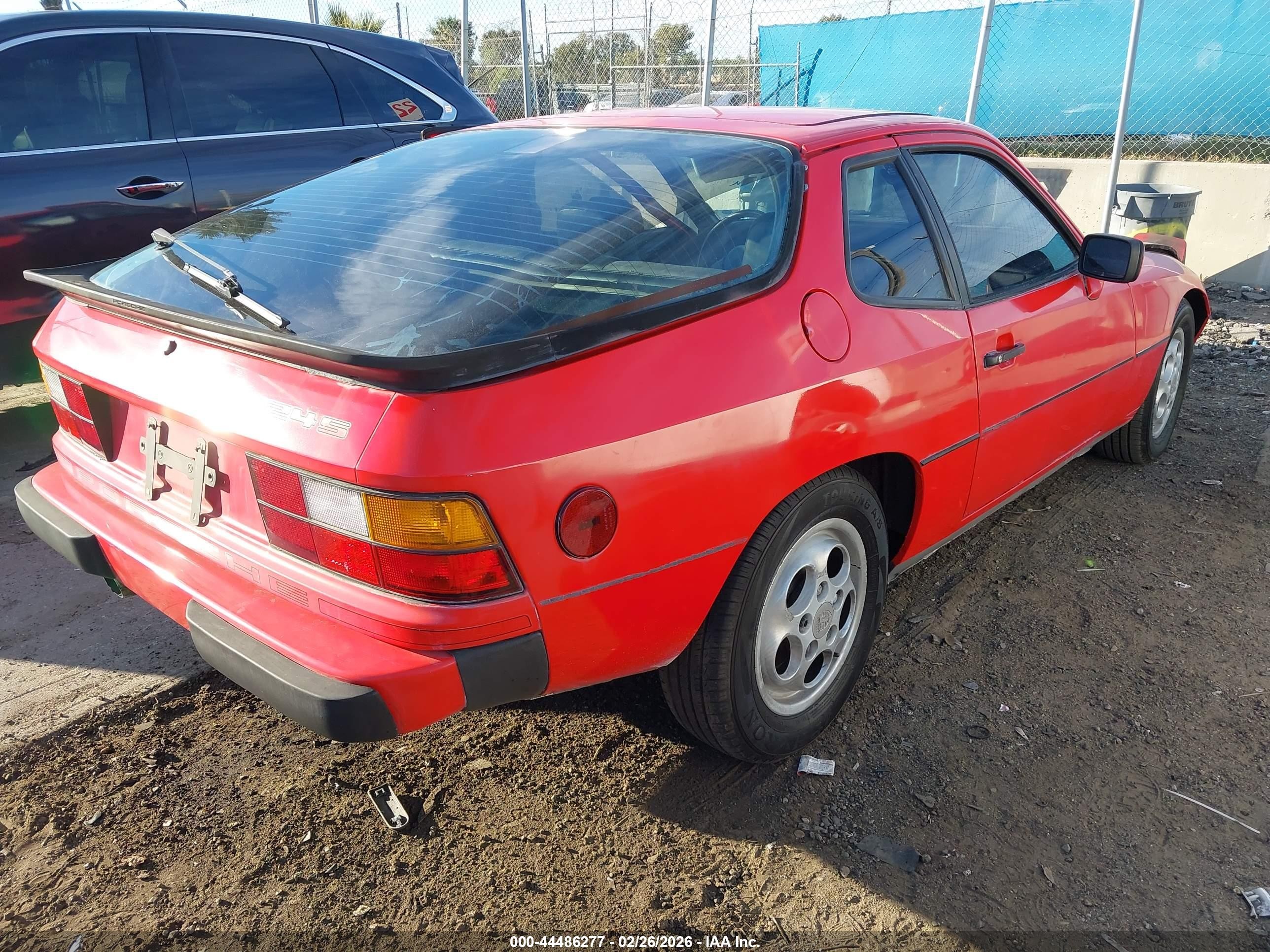 1988 Porsche 924 S Red vin: WP0AA0923JN451370