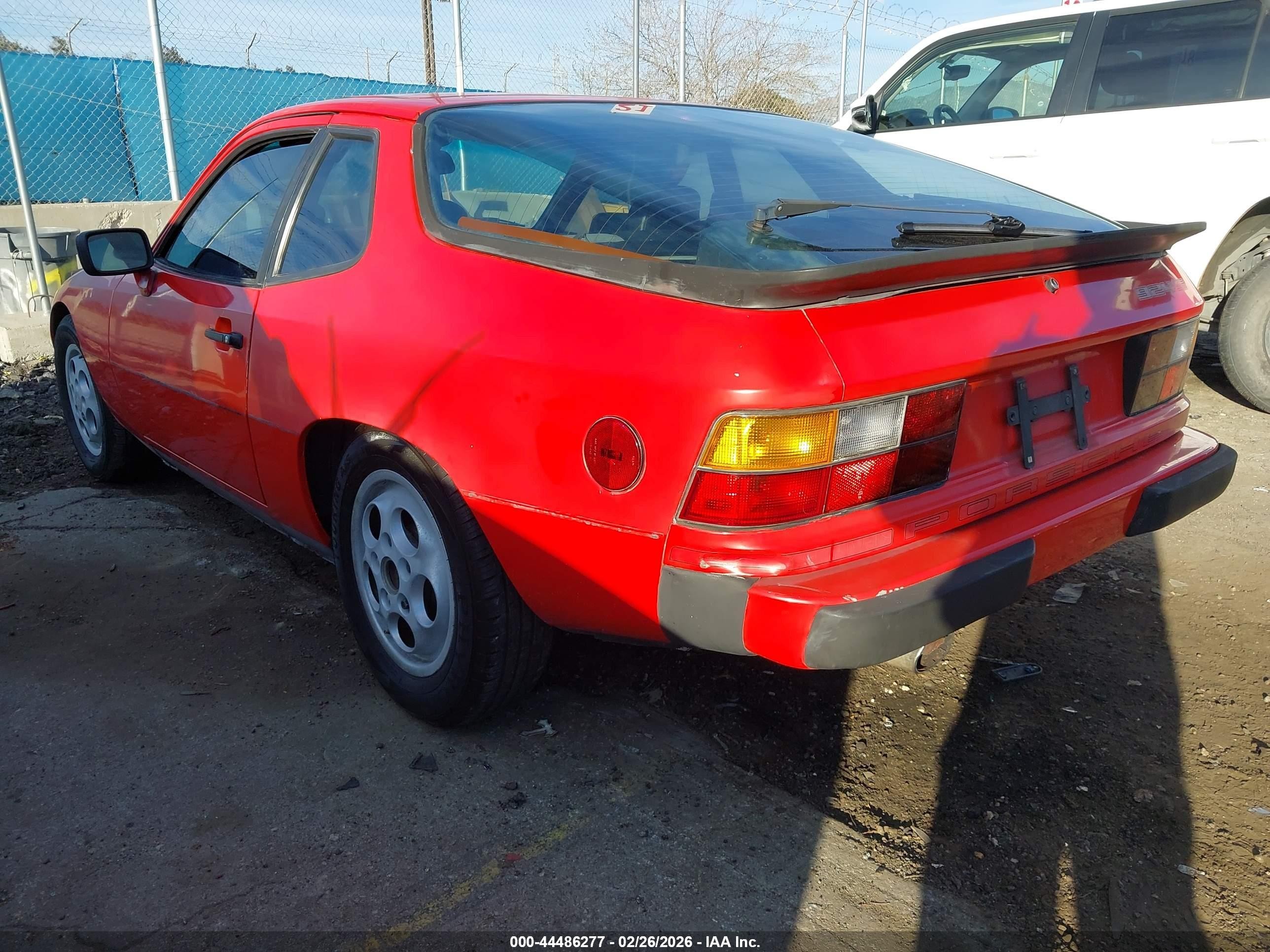 1988 Porsche 924 S Red vin: WP0AA0923JN451370