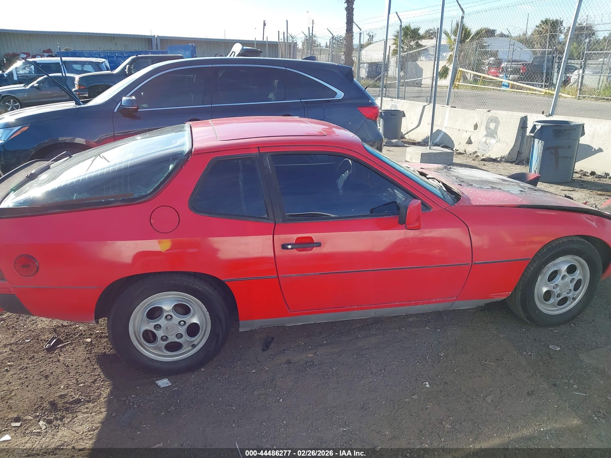 1988 Porsche 924 S Red vin: WP0AA0923JN451370