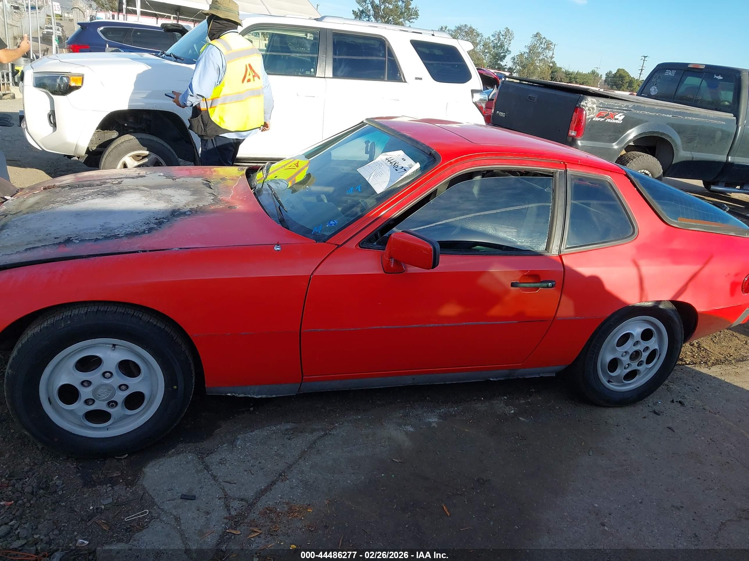 1988 Porsche 924 S Red vin: WP0AA0923JN451370