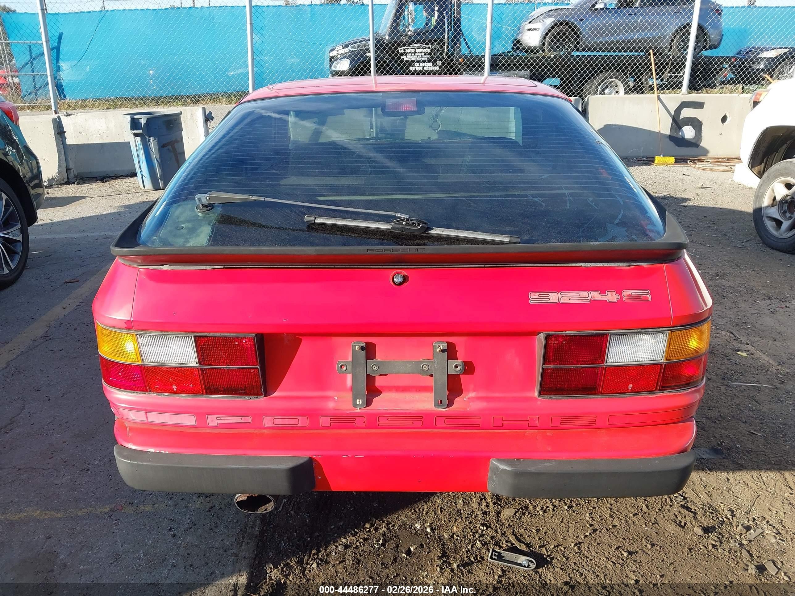 1988 Porsche 924 S Red vin: WP0AA0923JN451370