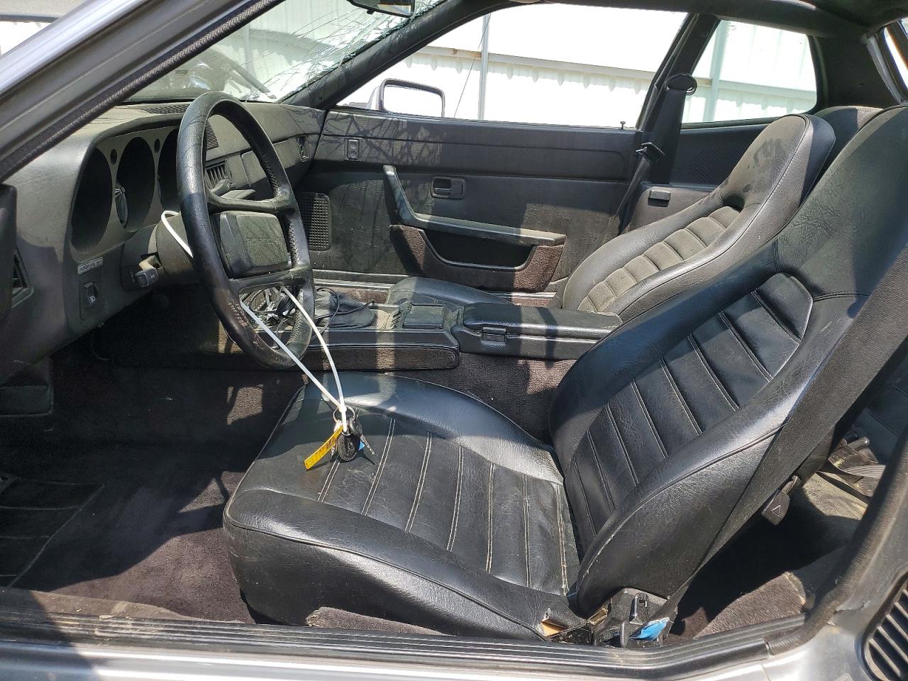 1983 Porsche 944 Silver vin: WP0AA0940DN453471