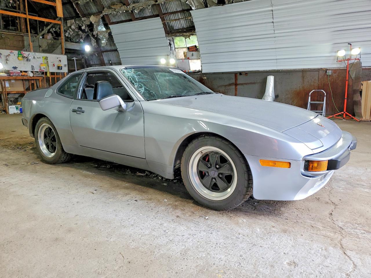 1983 Porsche 944 Silver vin: WP0AA0940DN453471