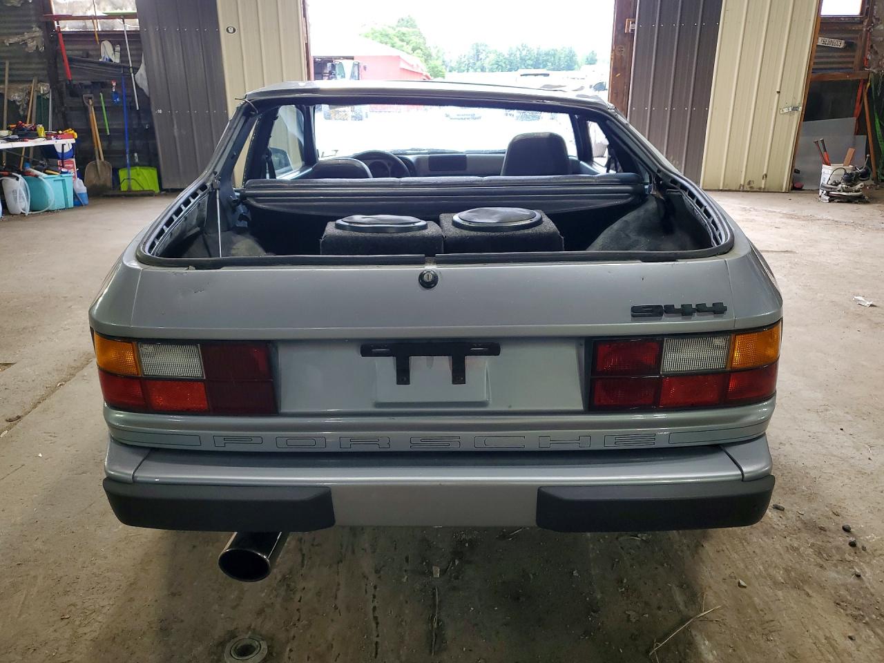 1983 Porsche 944 Silver vin: WP0AA0940DN453471