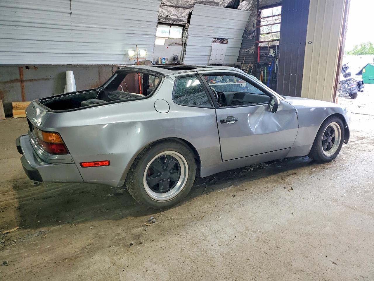 1983 Porsche 944 Silver vin: WP0AA0940DN453471