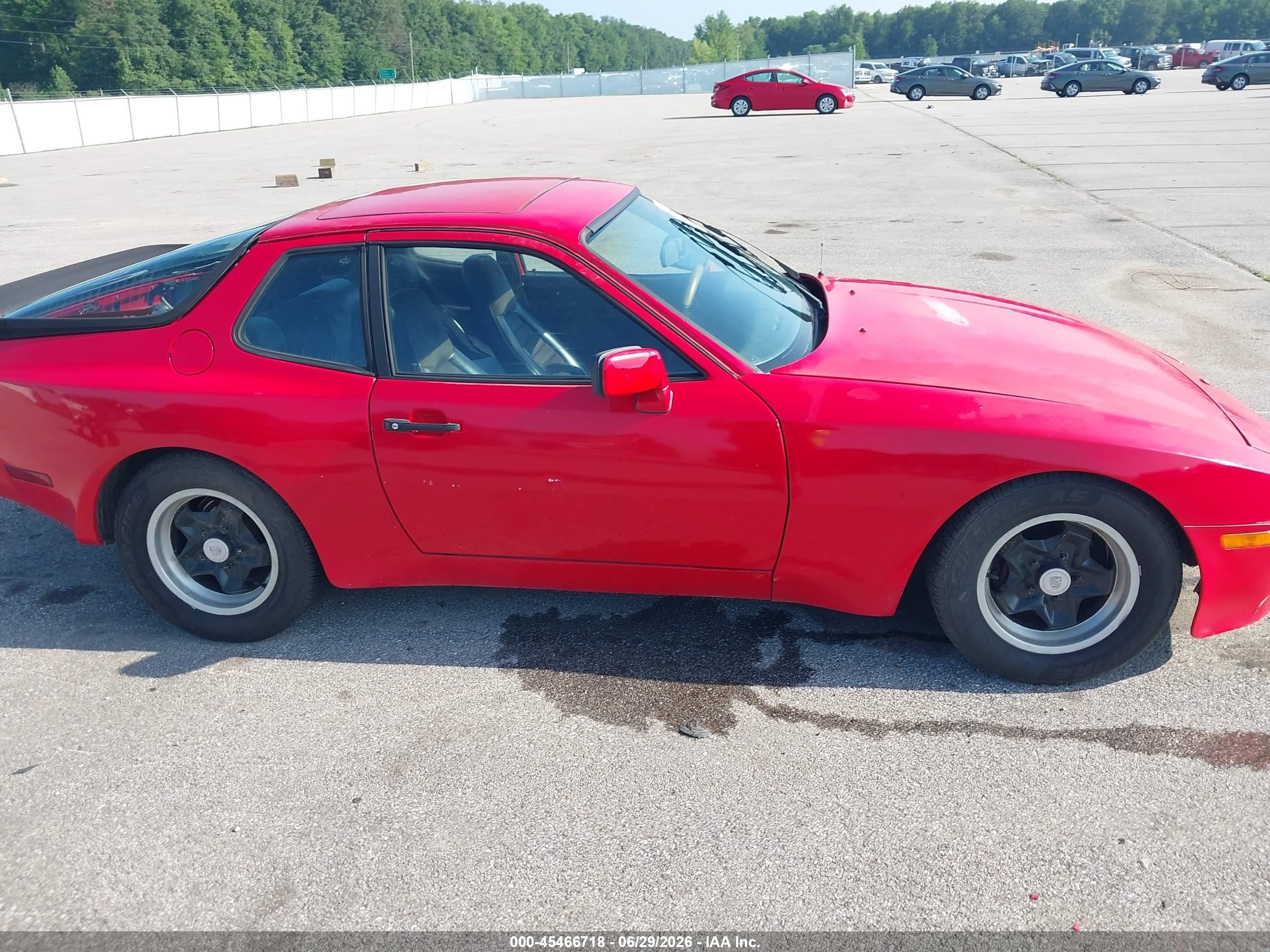 1984 Porsche 944   Red vin: WP0AA0940EN460342