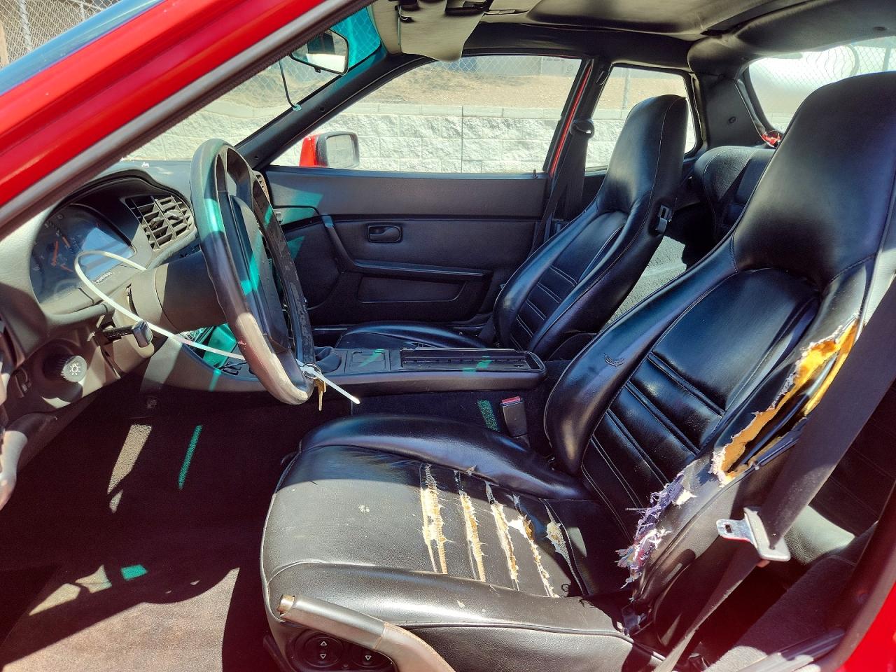 1986 Porsche 944 Red vin: WP0AA0941GN453967
