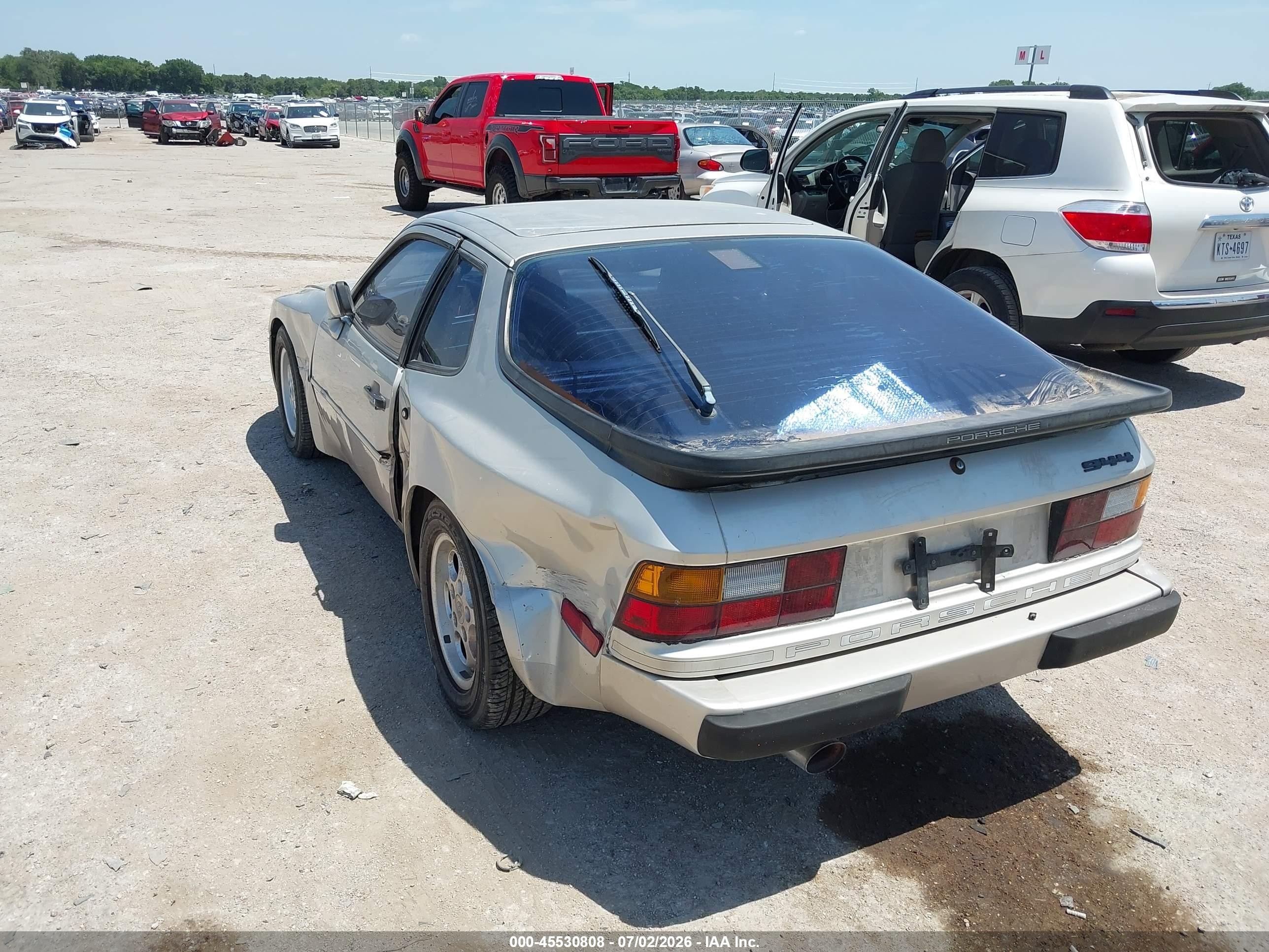 1986 Porsche 944   Gold vin: WP0AA0942GN451869