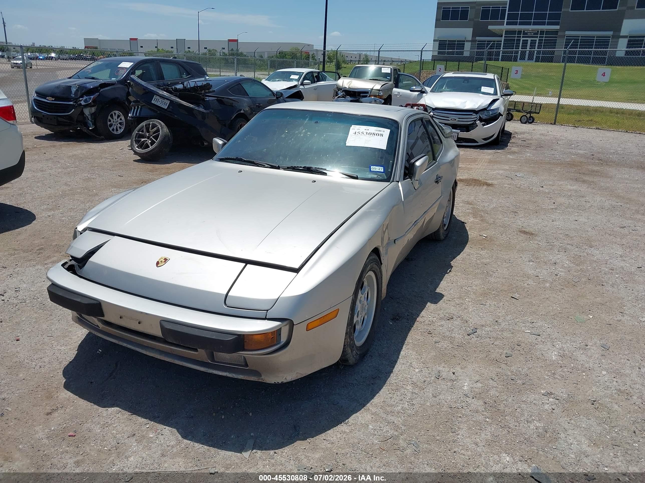 1986 Porsche 944   Gold vin: WP0AA0942GN451869