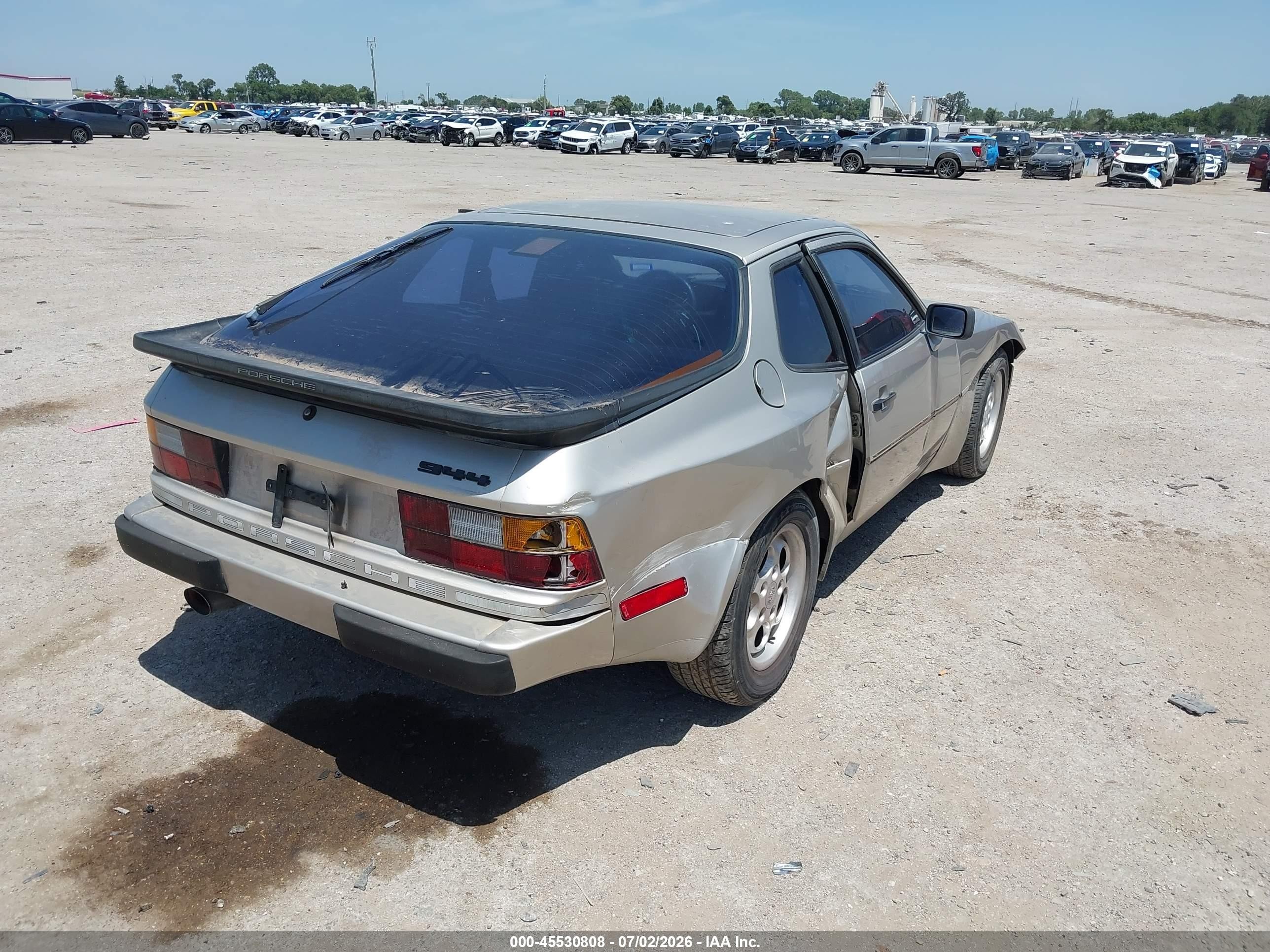 1986 Porsche 944   Gold vin: WP0AA0942GN451869