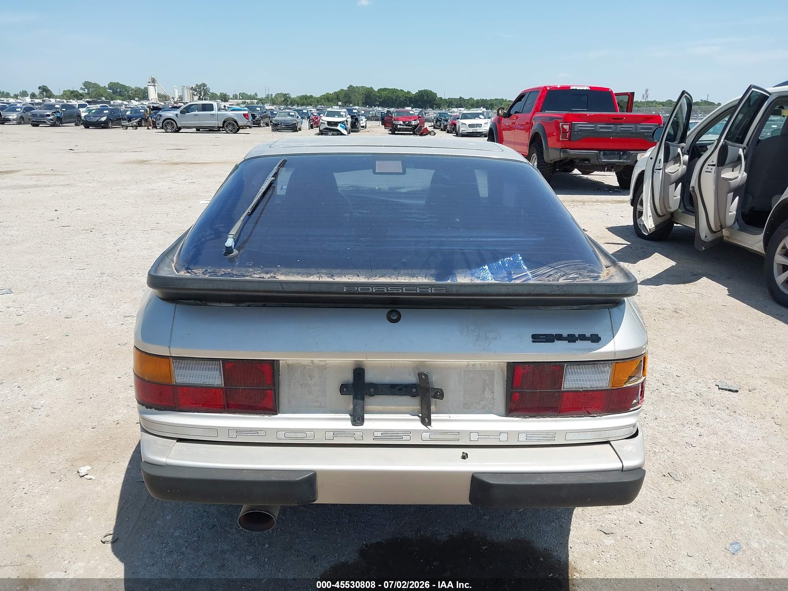1986 Porsche 944   Gold vin: WP0AA0942GN451869