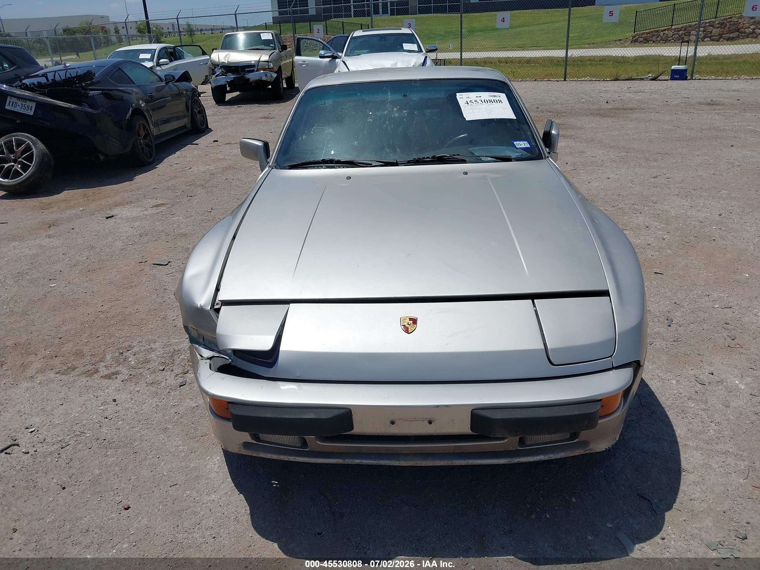 1986 Porsche 944   Gold vin: WP0AA0942GN451869