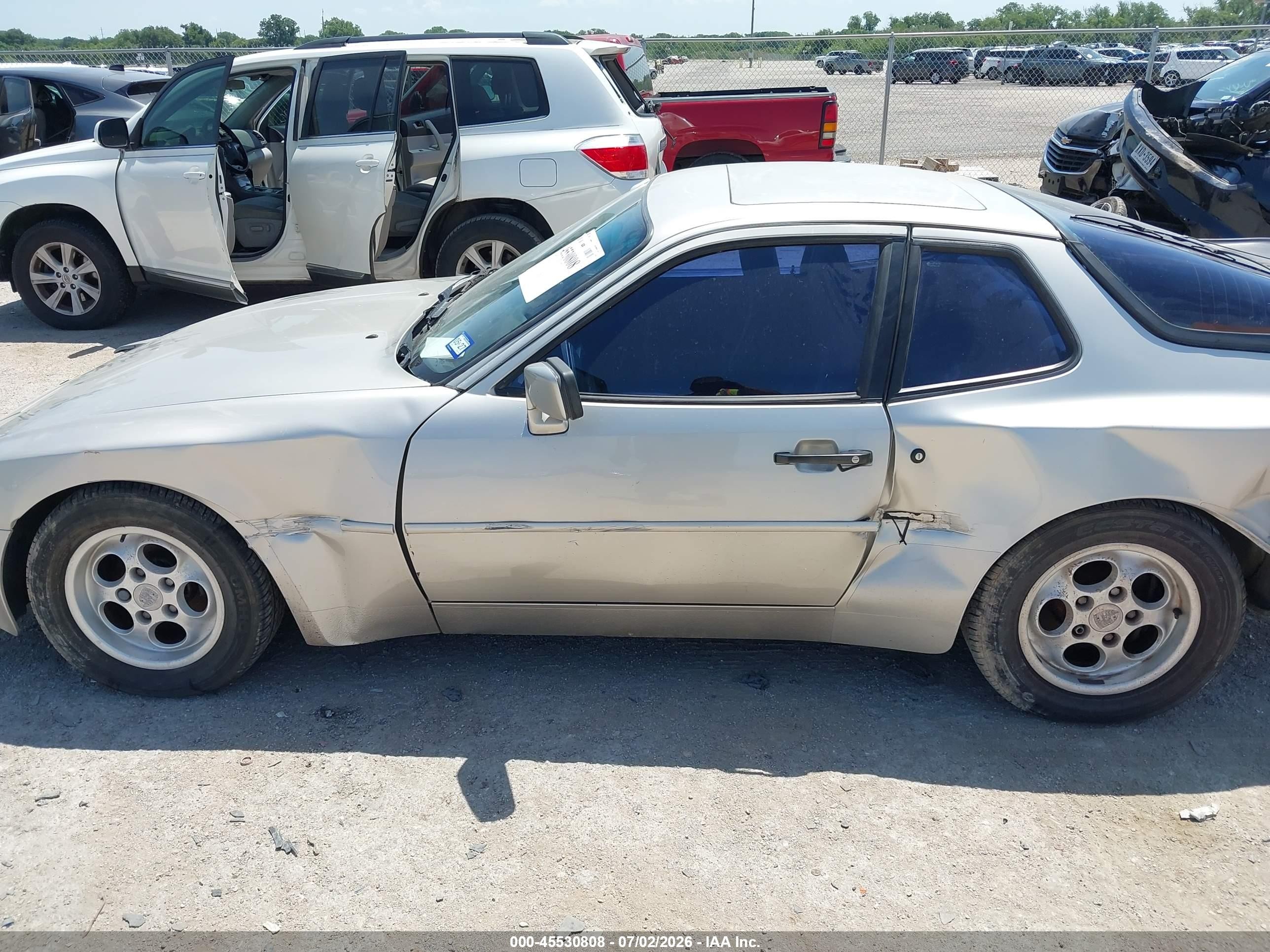 1986 Porsche 944   Gold vin: WP0AA0942GN451869