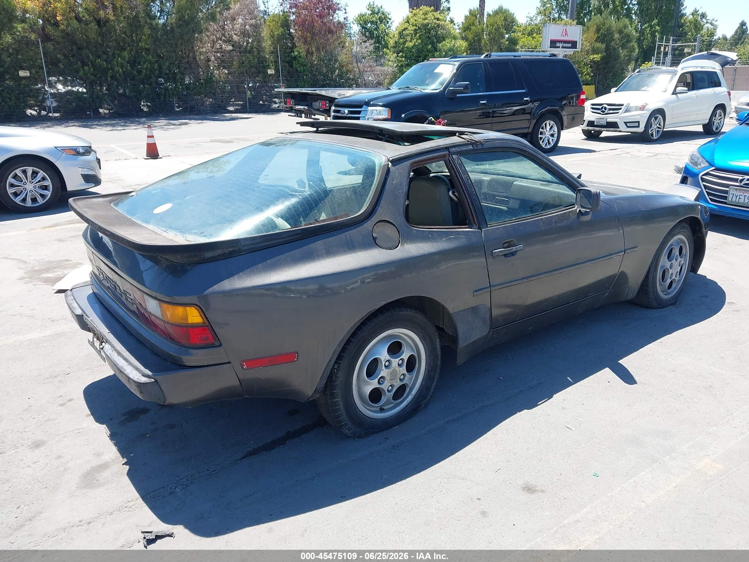 1985 Porsche 944   Brown vin: WP0AA0946FN472206