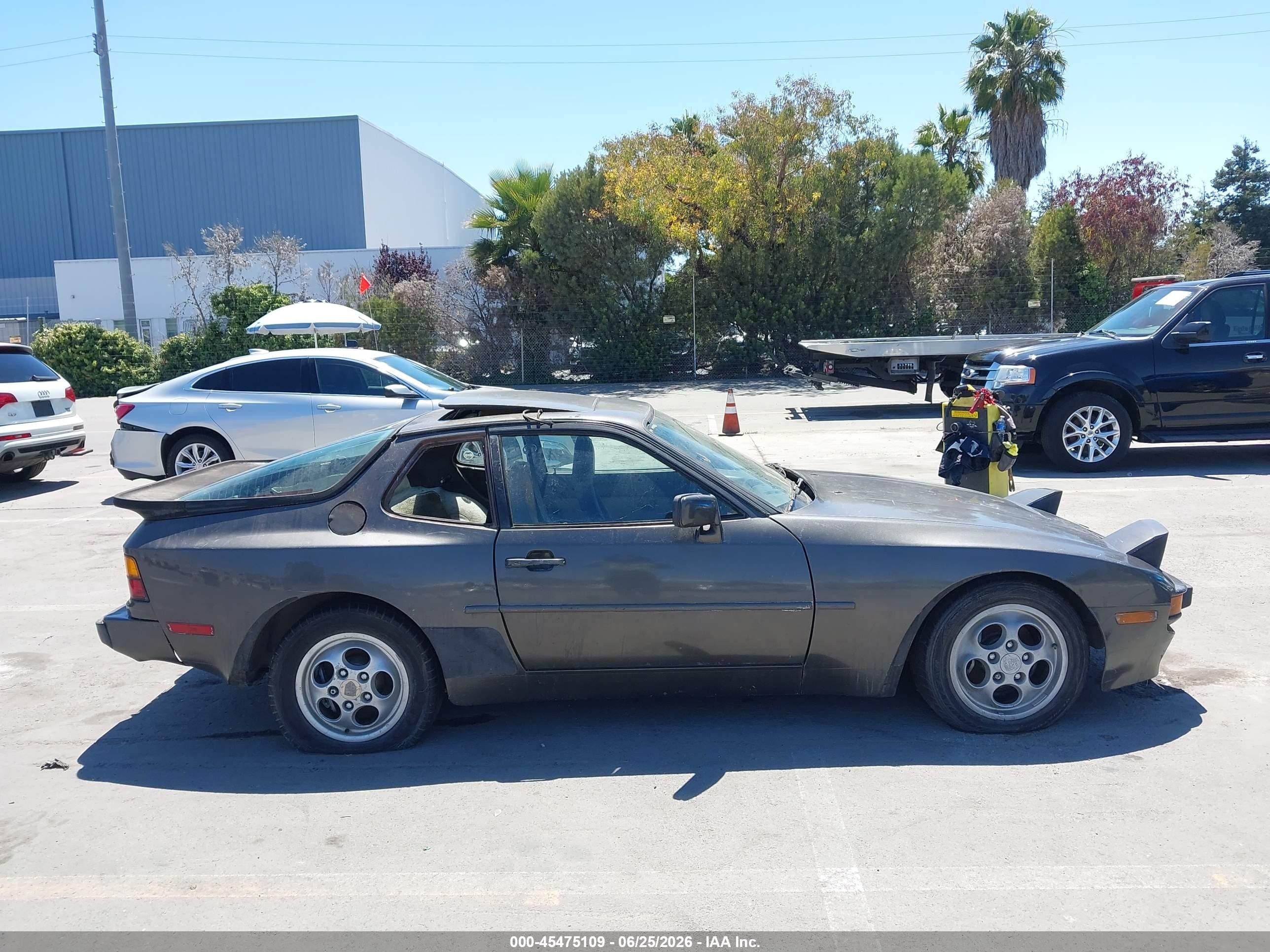 1985 Porsche 944   Brown vin: WP0AA0946FN472206