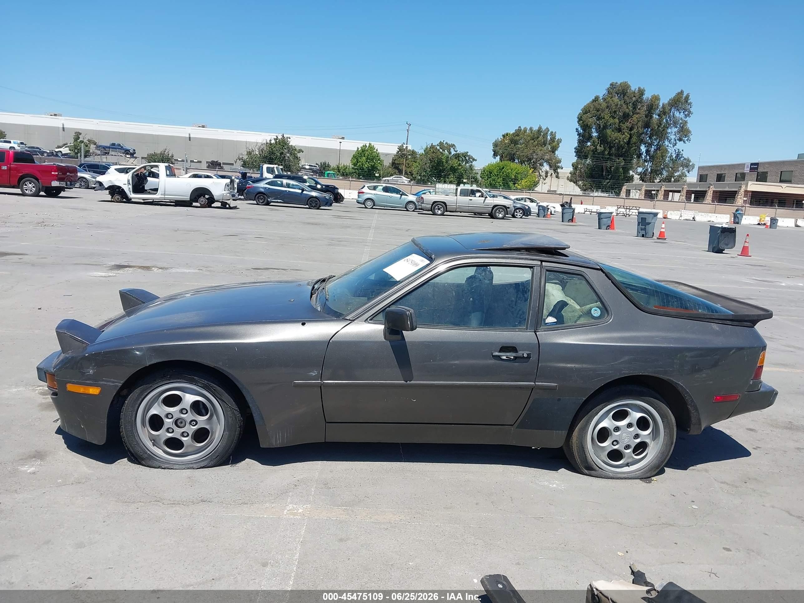 1985 Porsche 944   Brown vin: WP0AA0946FN472206