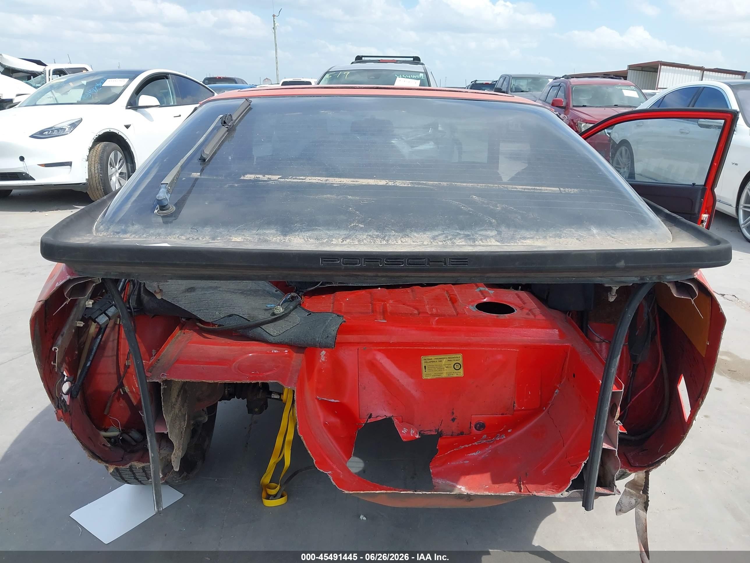 1984 Porsche 944   Red vin: WP0AA0947EN462623