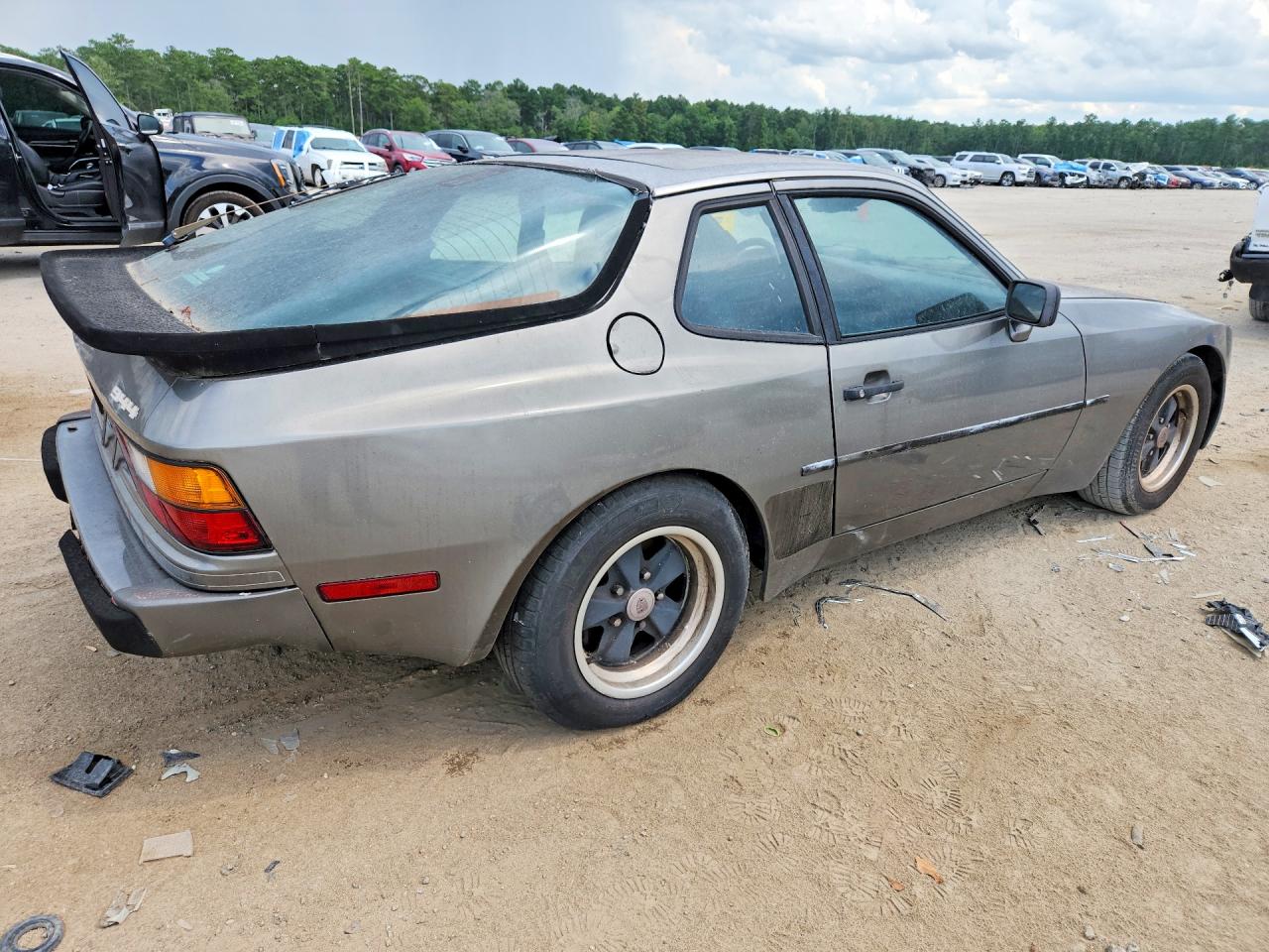 1985 Porsche 944 Silver vin: WP0AA0948FN453947