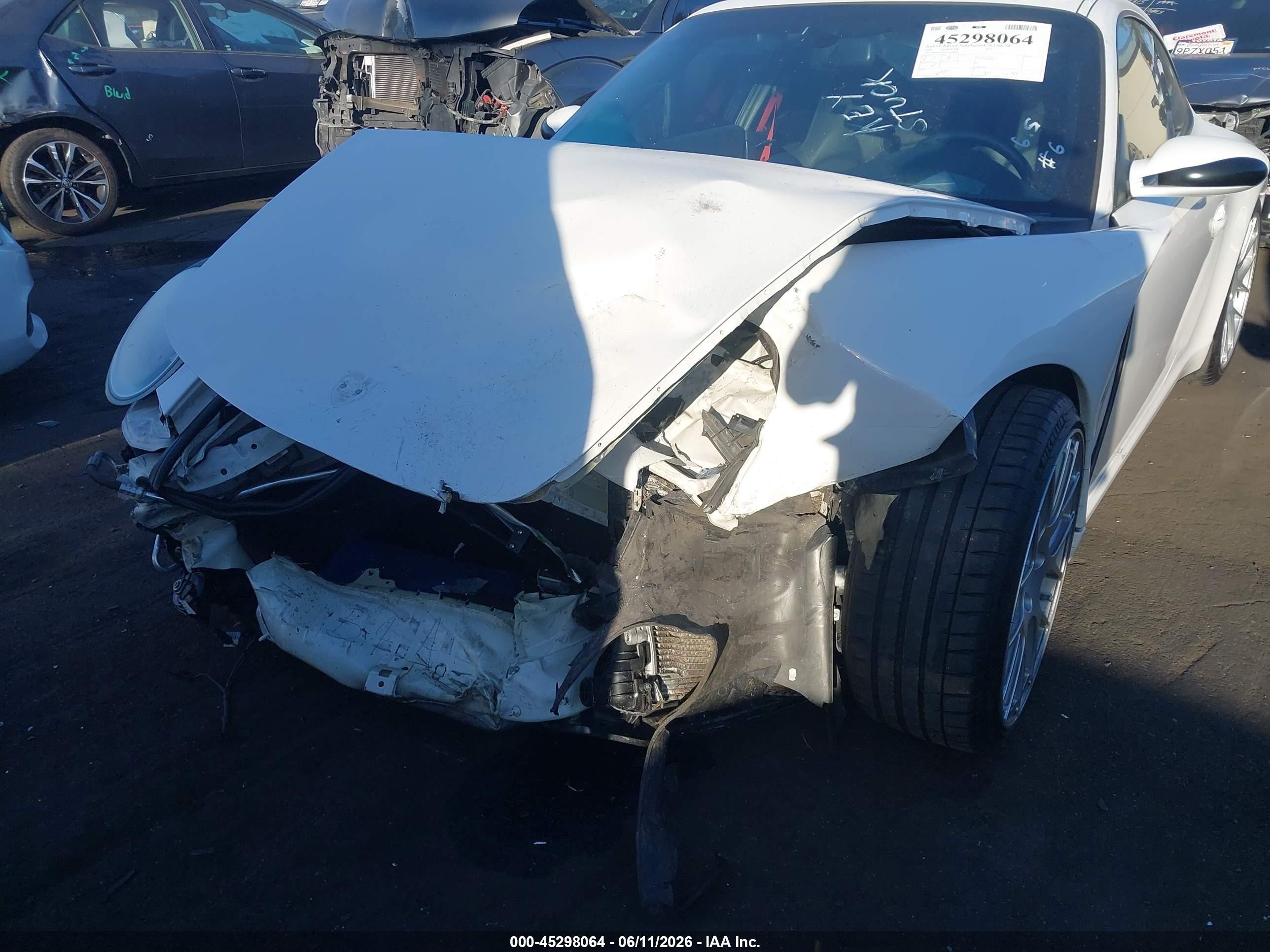 2007 Porsche 911 Carrera/carrera 4 White vin: WP0AA29997S710608