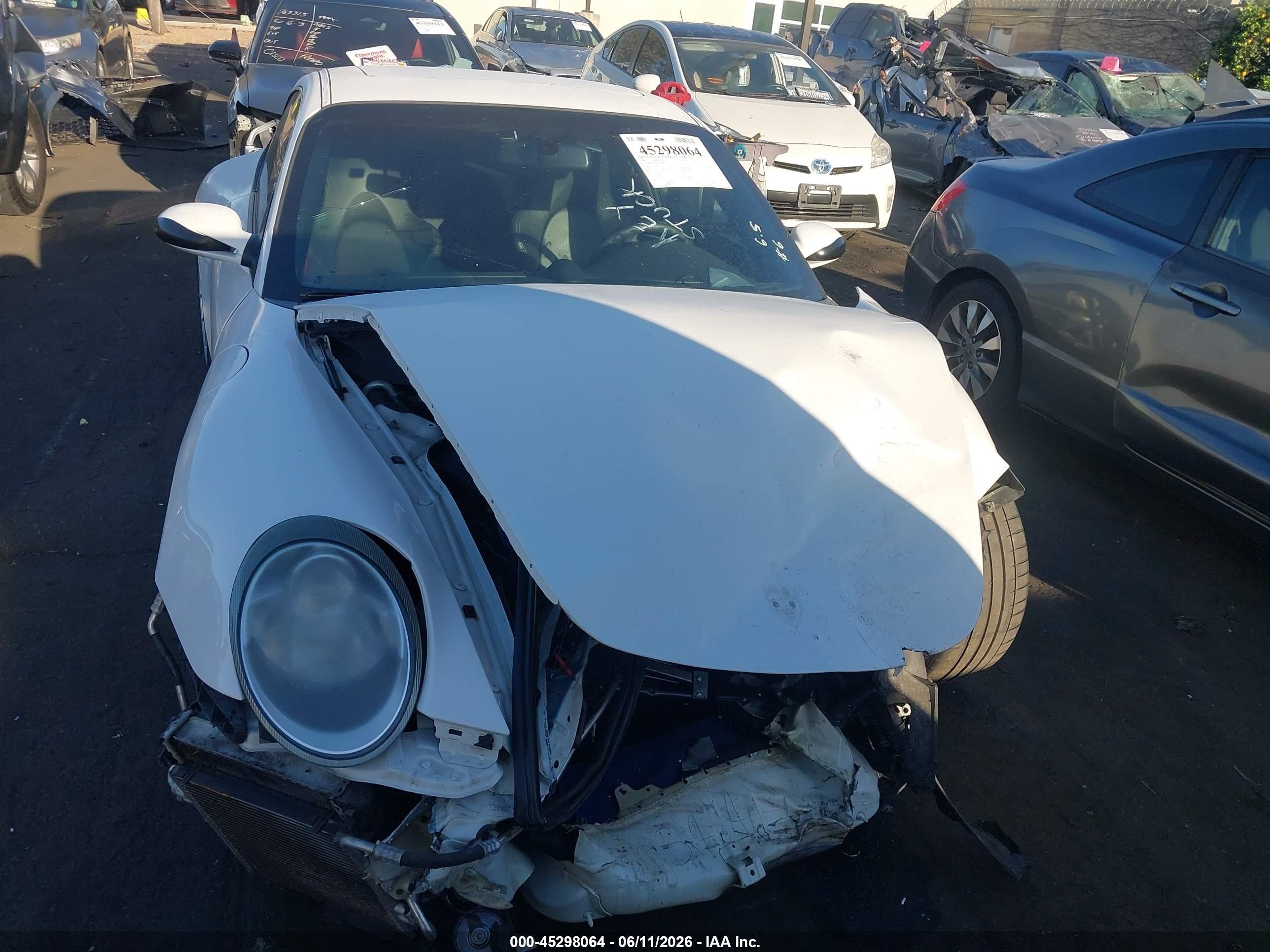 2007 Porsche 911 Carrera/carrera 4 White vin: WP0AA29997S710608