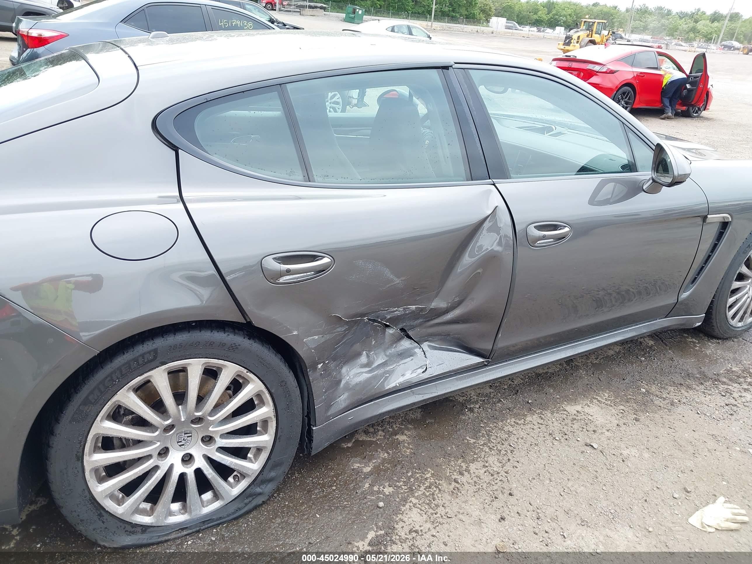 2014 Porsche Panamera 4 Gray vin: WP0AA2A70EL009781
