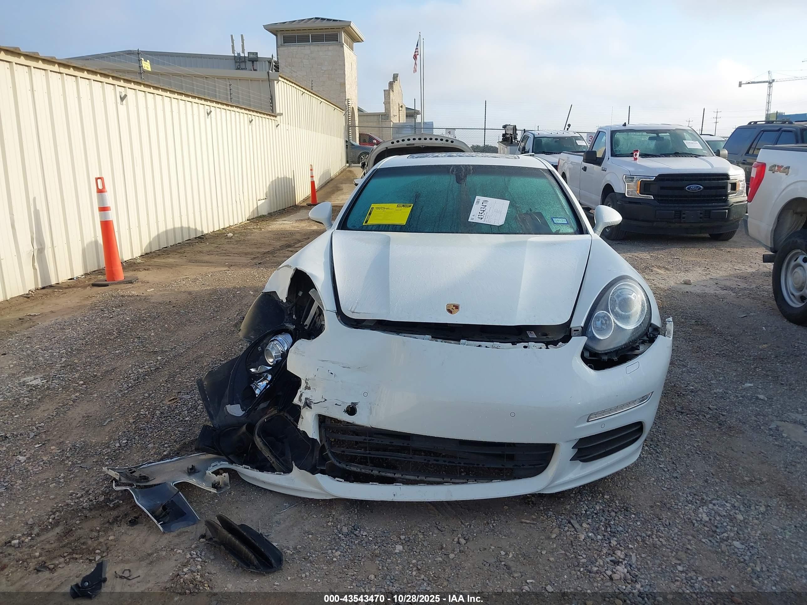 2016 Porsche Panamera 4 Белый vin: WP0AA2A70GL007824