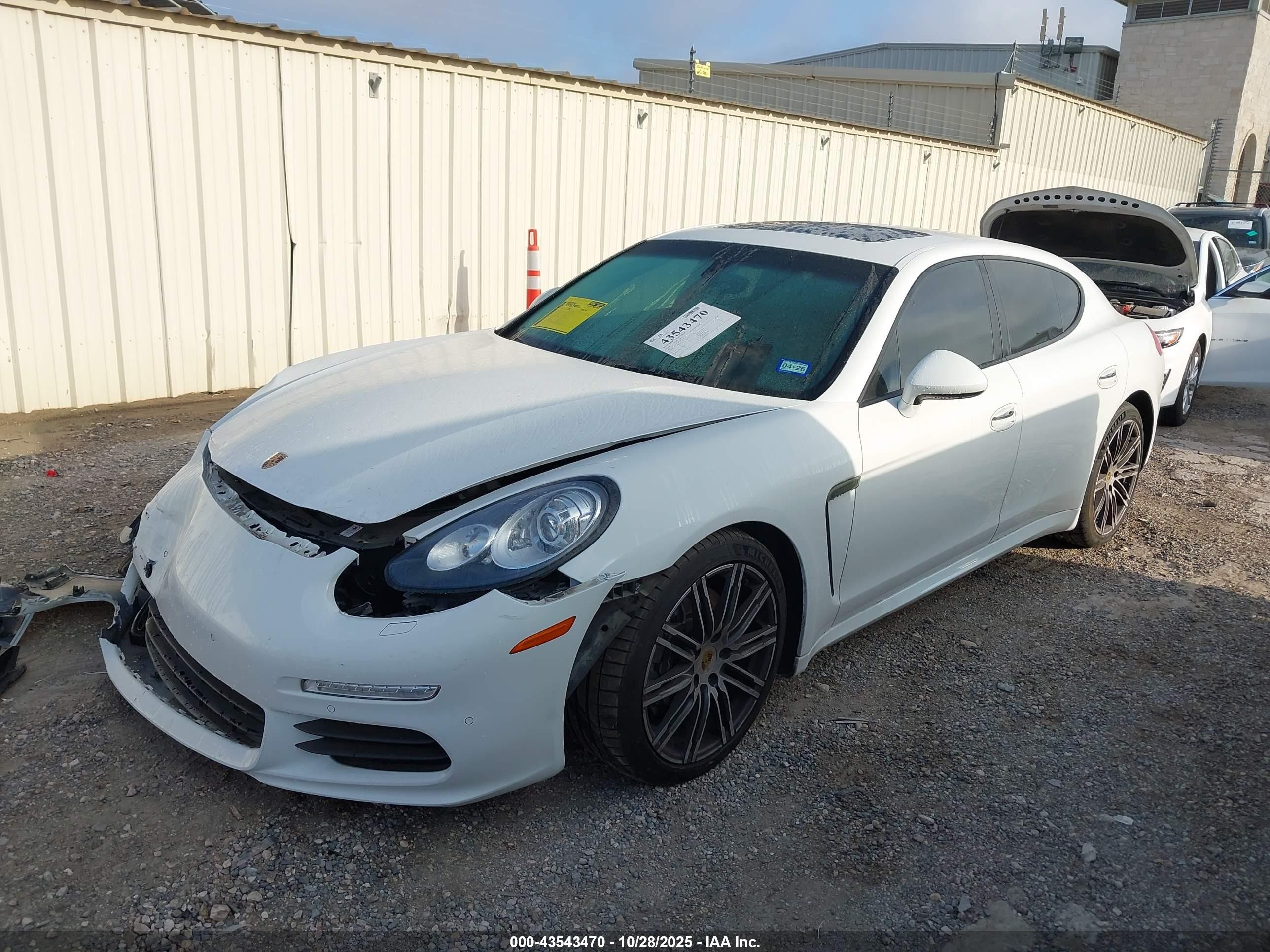 2016 Porsche Panamera 4 Белый vin: WP0AA2A70GL007824