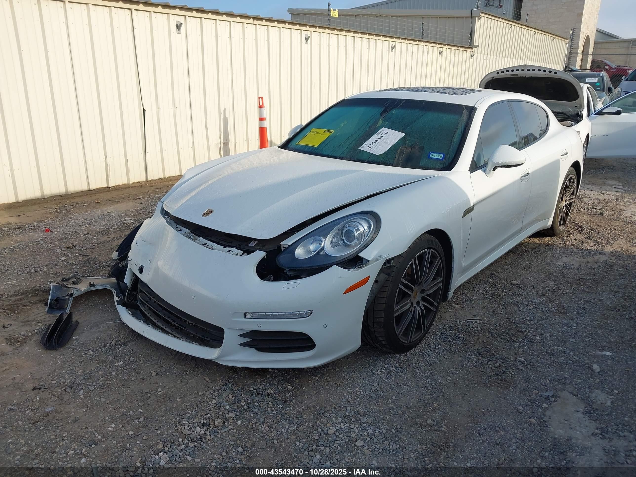 2016 Porsche Panamera 4 Белый vin: WP0AA2A70GL007824