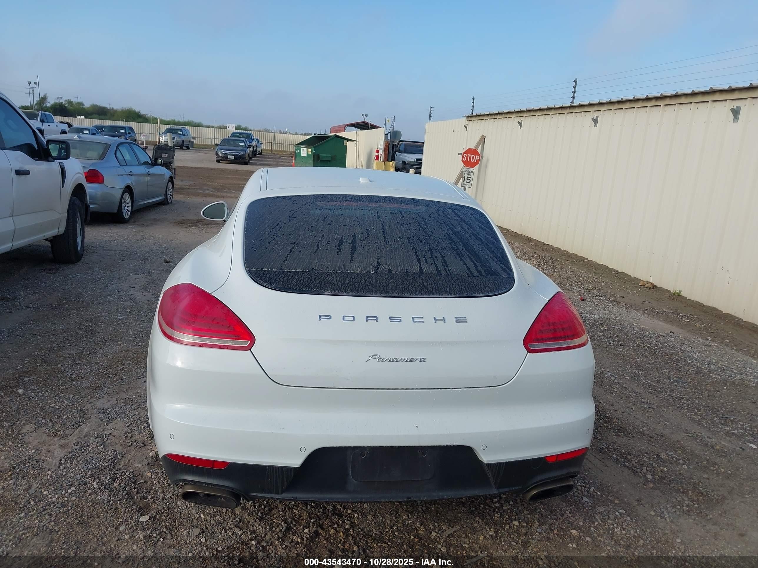 2016 Porsche Panamera 4 Белый vin: WP0AA2A70GL007824