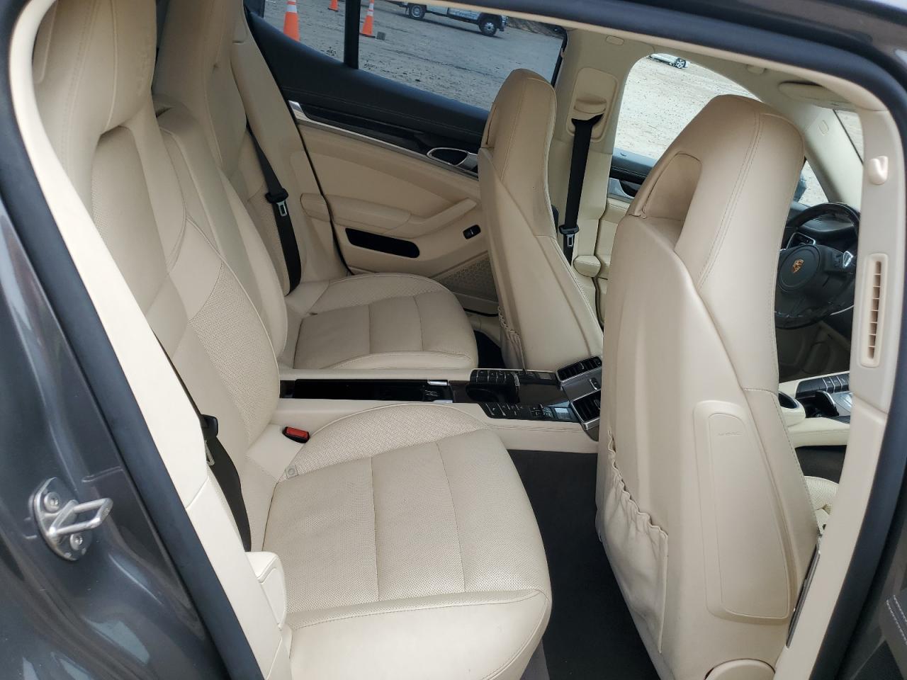2015 Porsche Panamera 2 Gray vin: WP0AA2A71FL001836