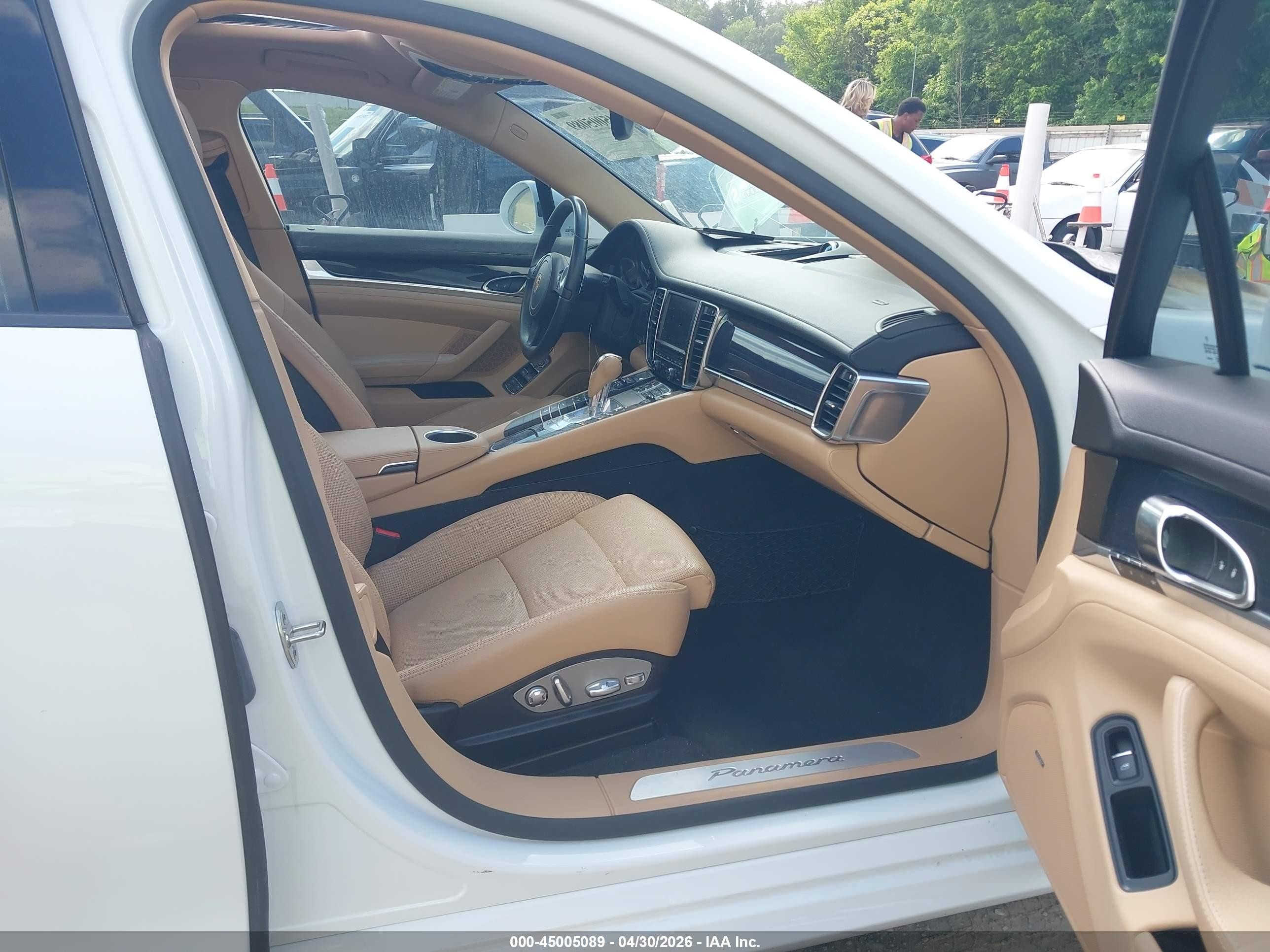 2015 Porsche Panamera 4 Белый vin: WP0AA2A71FL001884