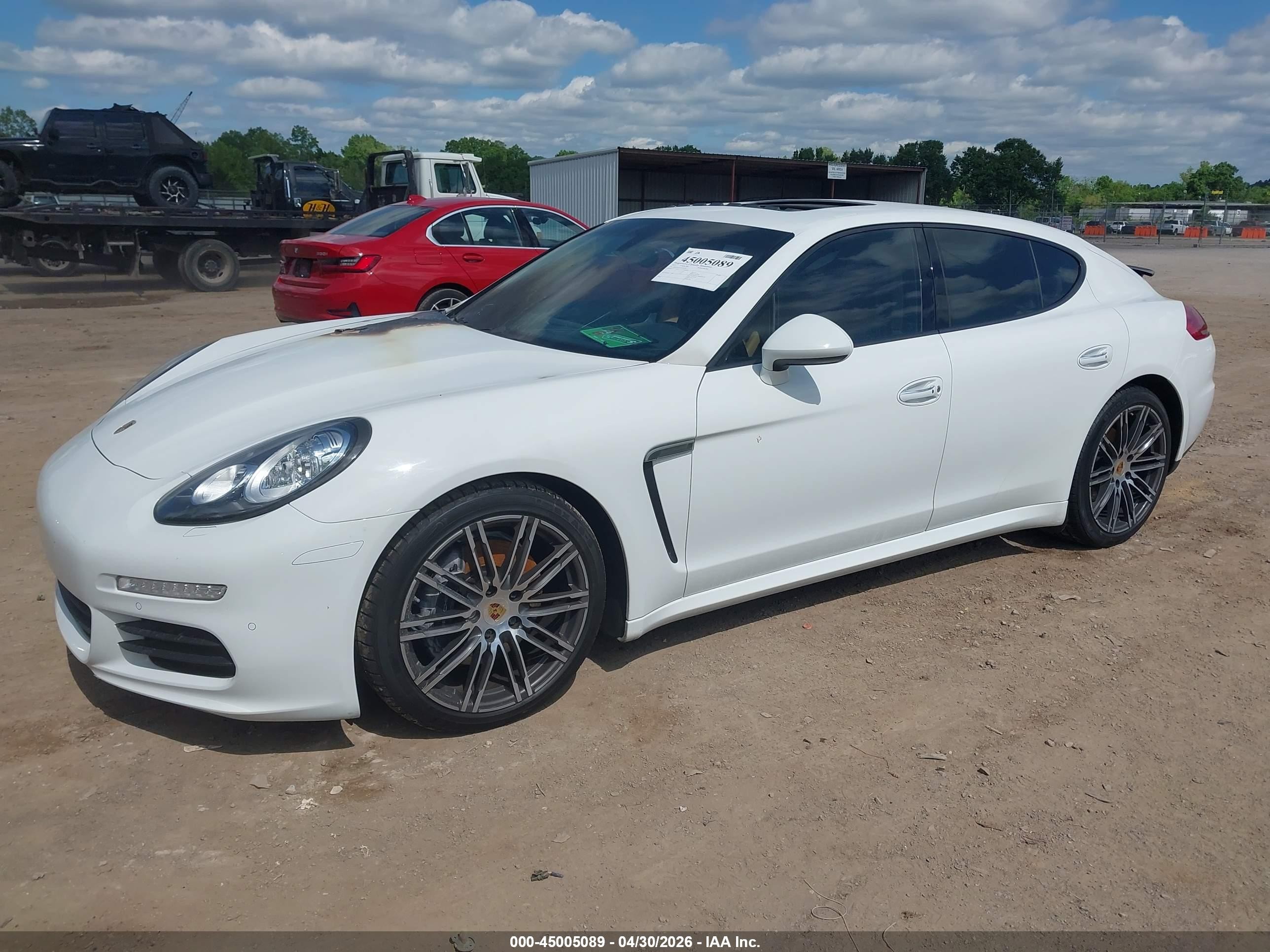 2015 Porsche Panamera 4 Белый vin: WP0AA2A71FL001884
