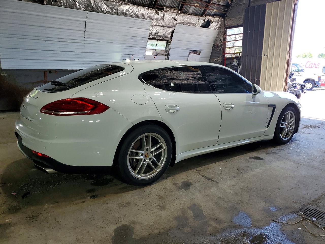 2015 Porsche Panamera 2 White vin: WP0AA2A71FL007149