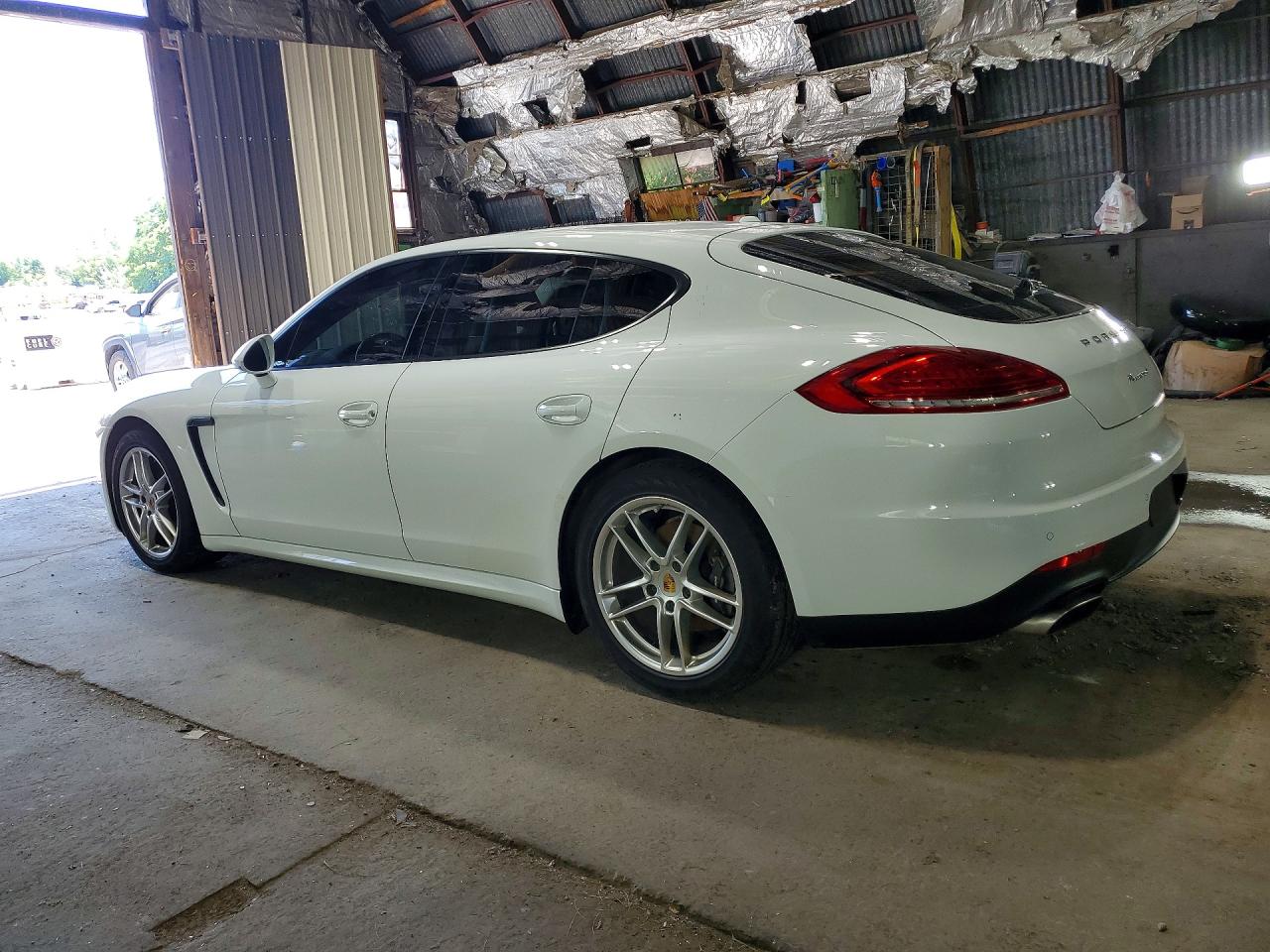 2015 Porsche Panamera 2 White vin: WP0AA2A71FL007149
