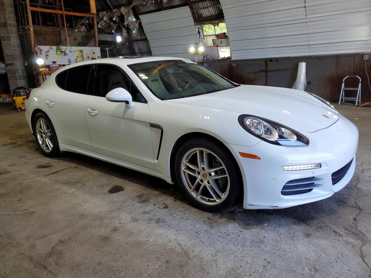 2015 Porsche Panamera 2 White vin: WP0AA2A71FL007149