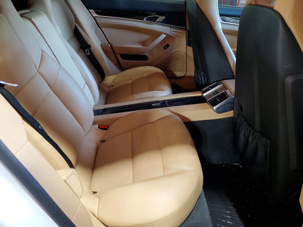 2015 Porsche Panamera 2 White vin: WP0AA2A71FL007149