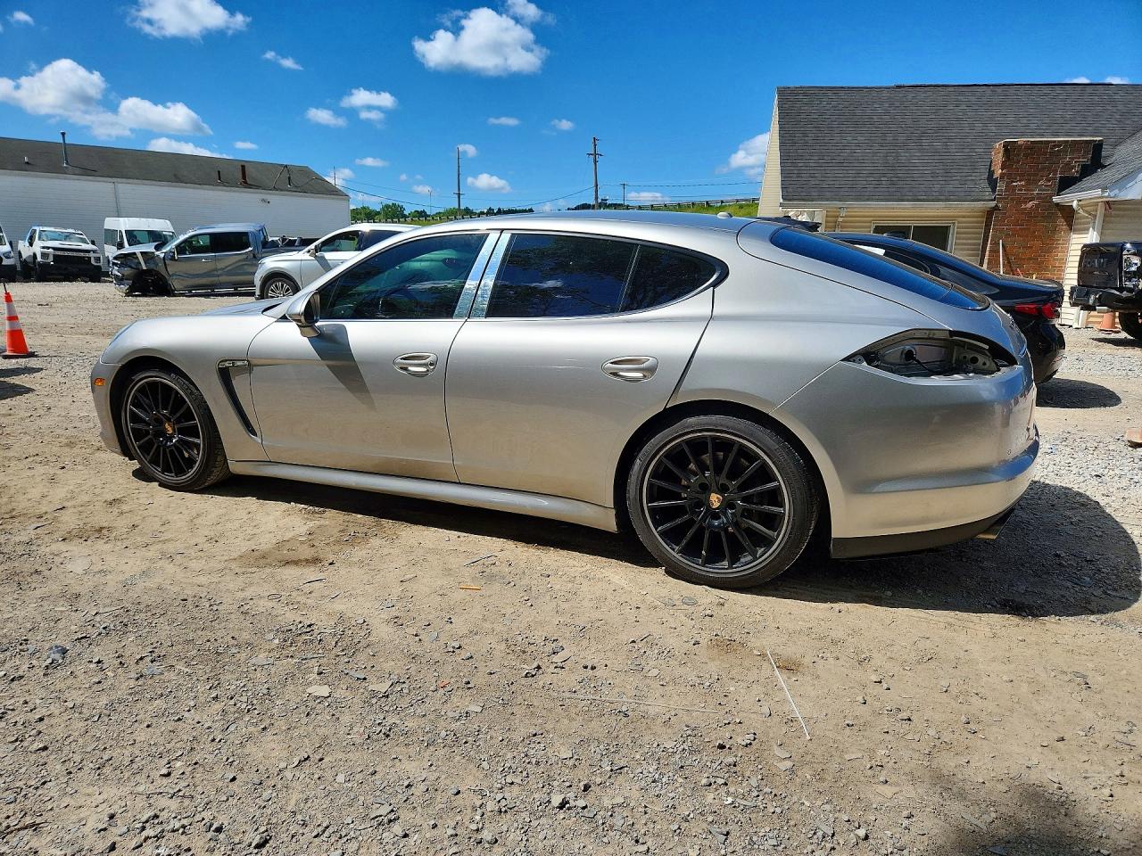 2012 Porsche Panemara 4 Silver vin: WP0AA2A72CL018852