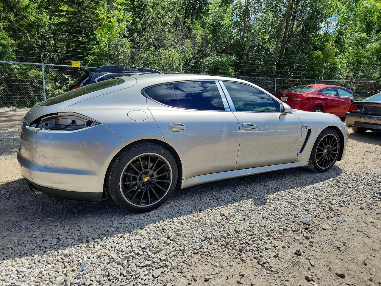 2012 Porsche Panemara 4 Silver vin: WP0AA2A72CL018852
