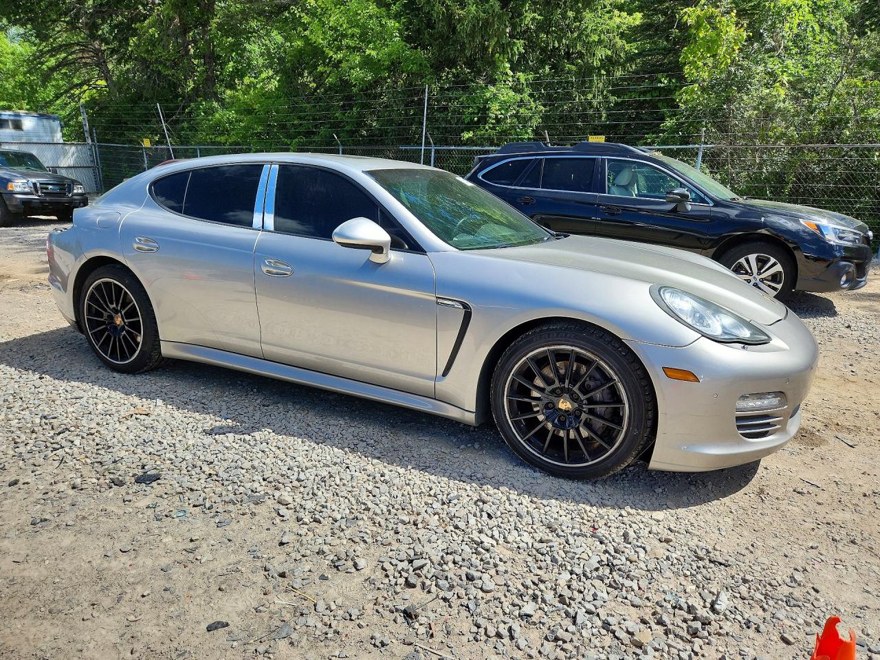 2012 Porsche Panemara 4 Silver vin: WP0AA2A72CL018852