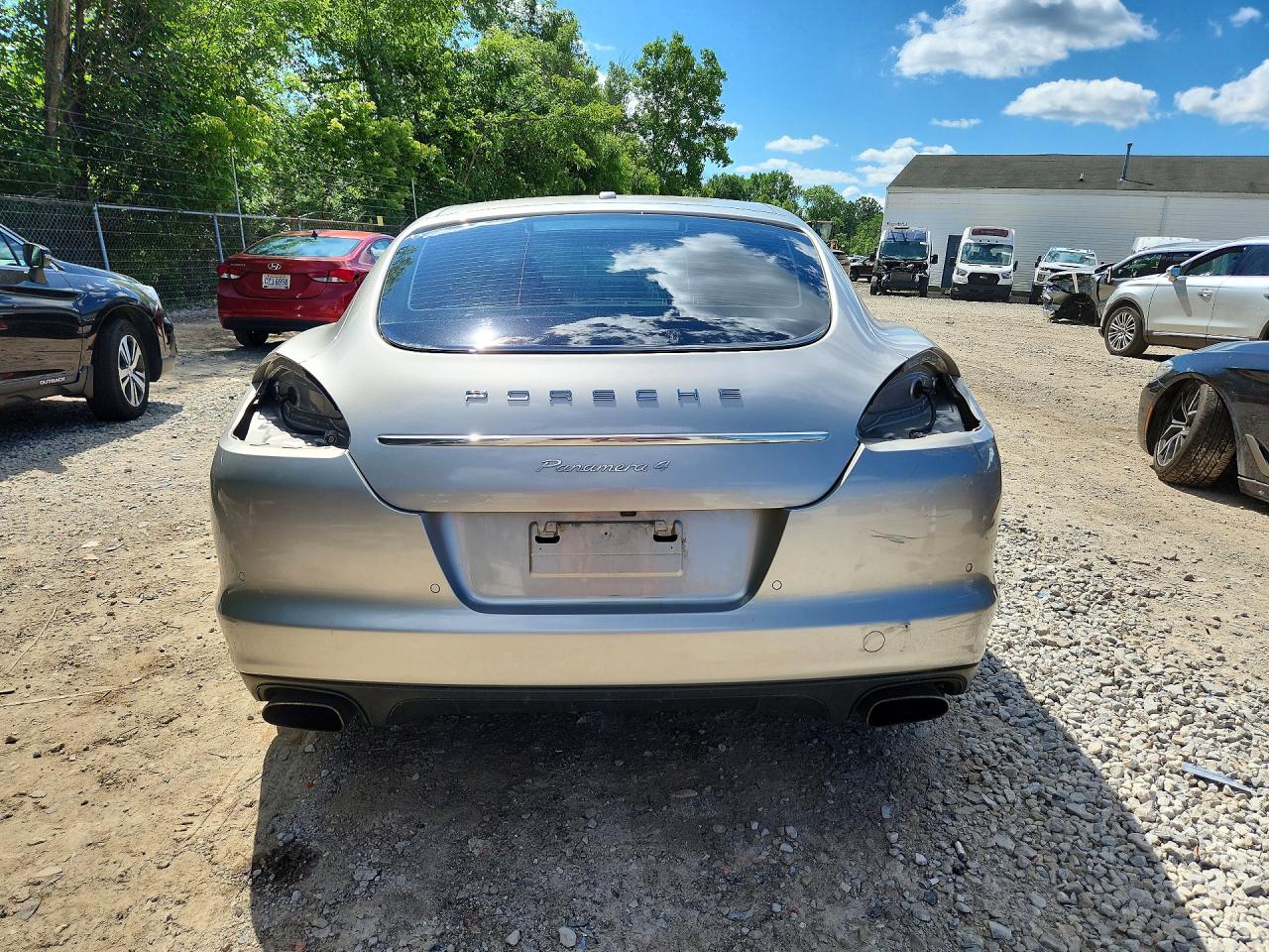 2012 Porsche Panemara 4 Silver vin: WP0AA2A72CL018852