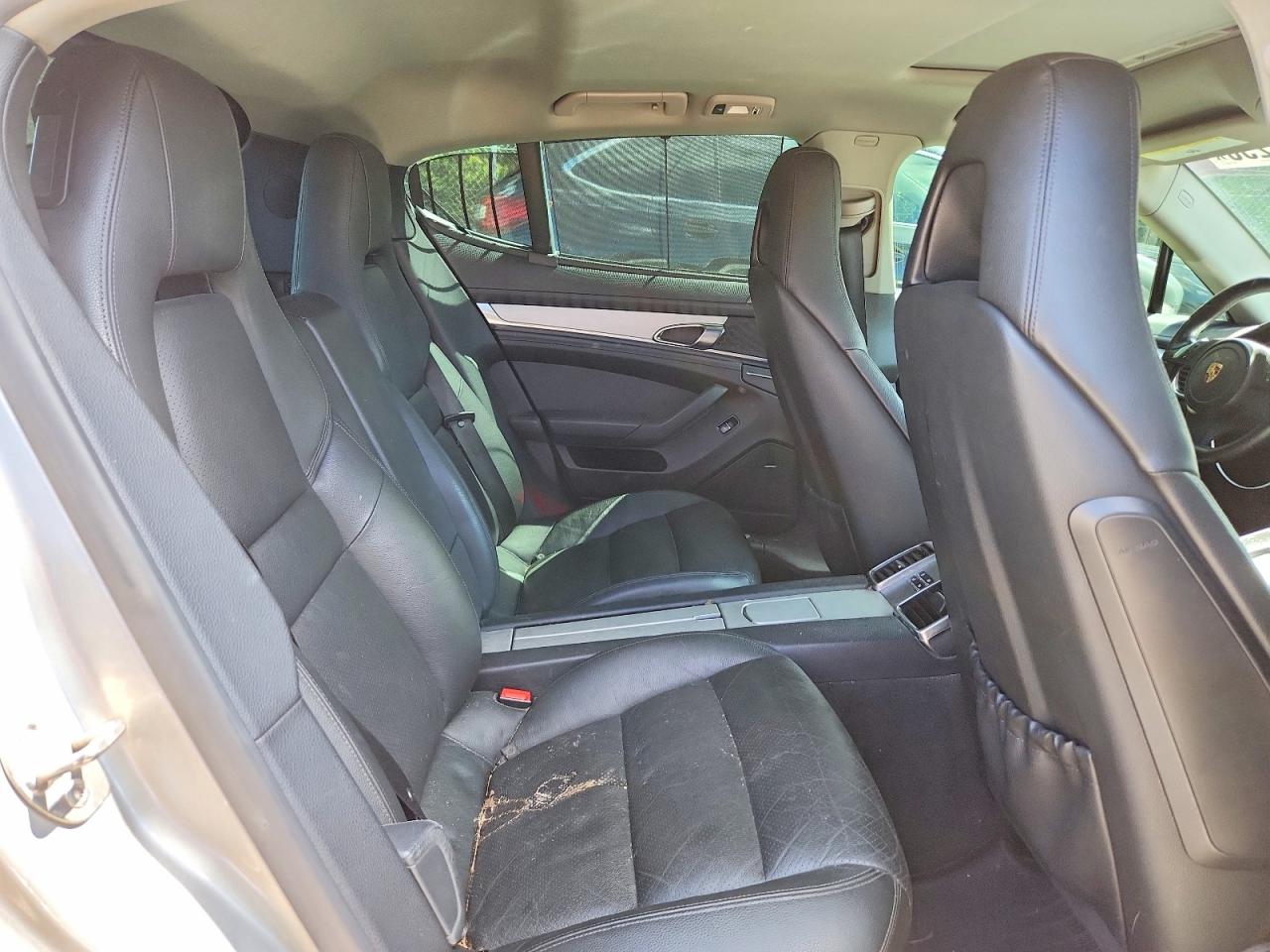 2012 Porsche Panemara 4 Silver vin: WP0AA2A72CL018852