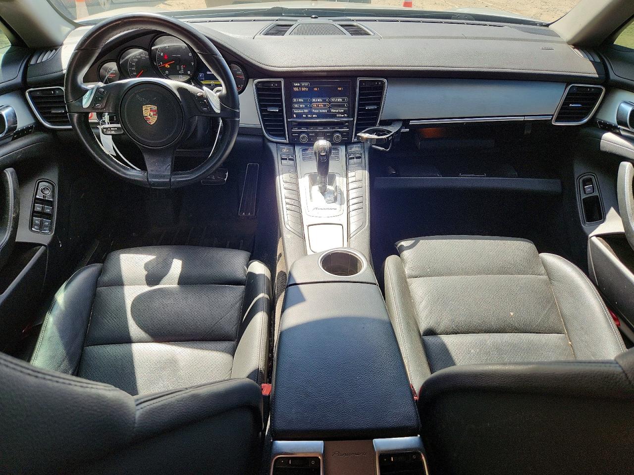 2012 Porsche Panemara 4 Silver vin: WP0AA2A72CL018852