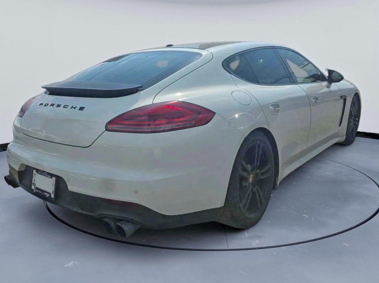 2015 Porsche Panamera 2 Белый vin: WP0AA2A72FL000498